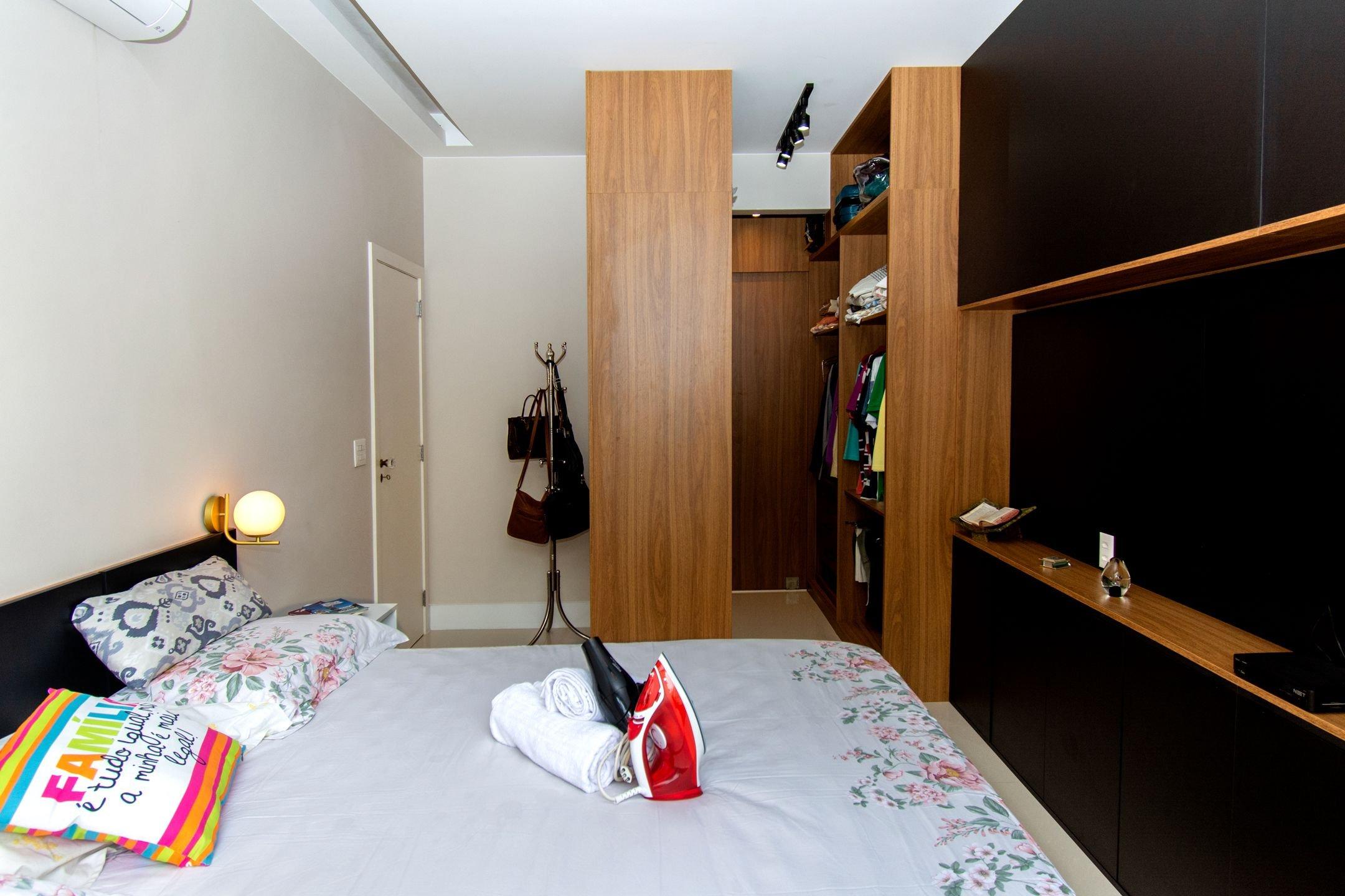 image-housing-carousel