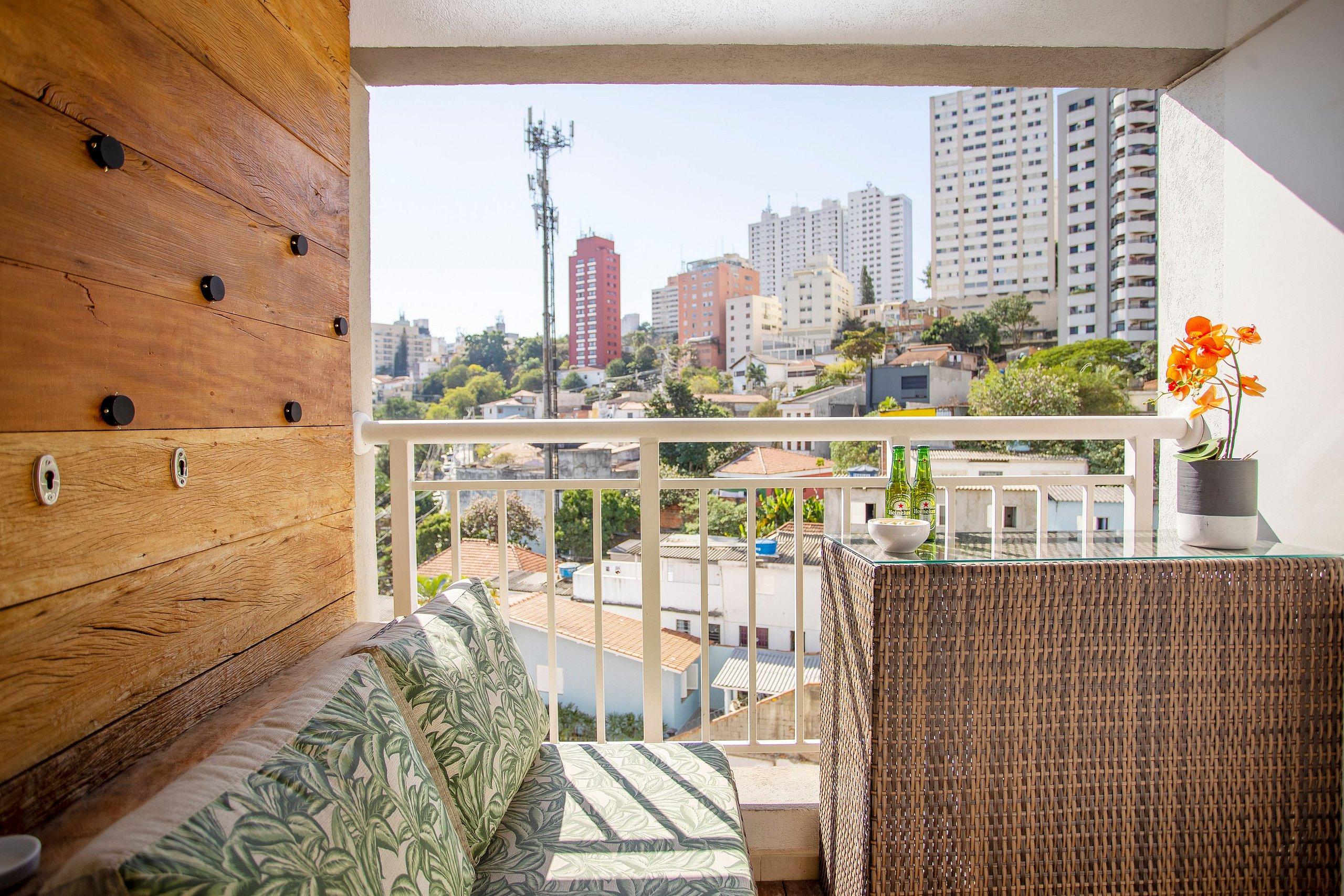 image-housing-carousel