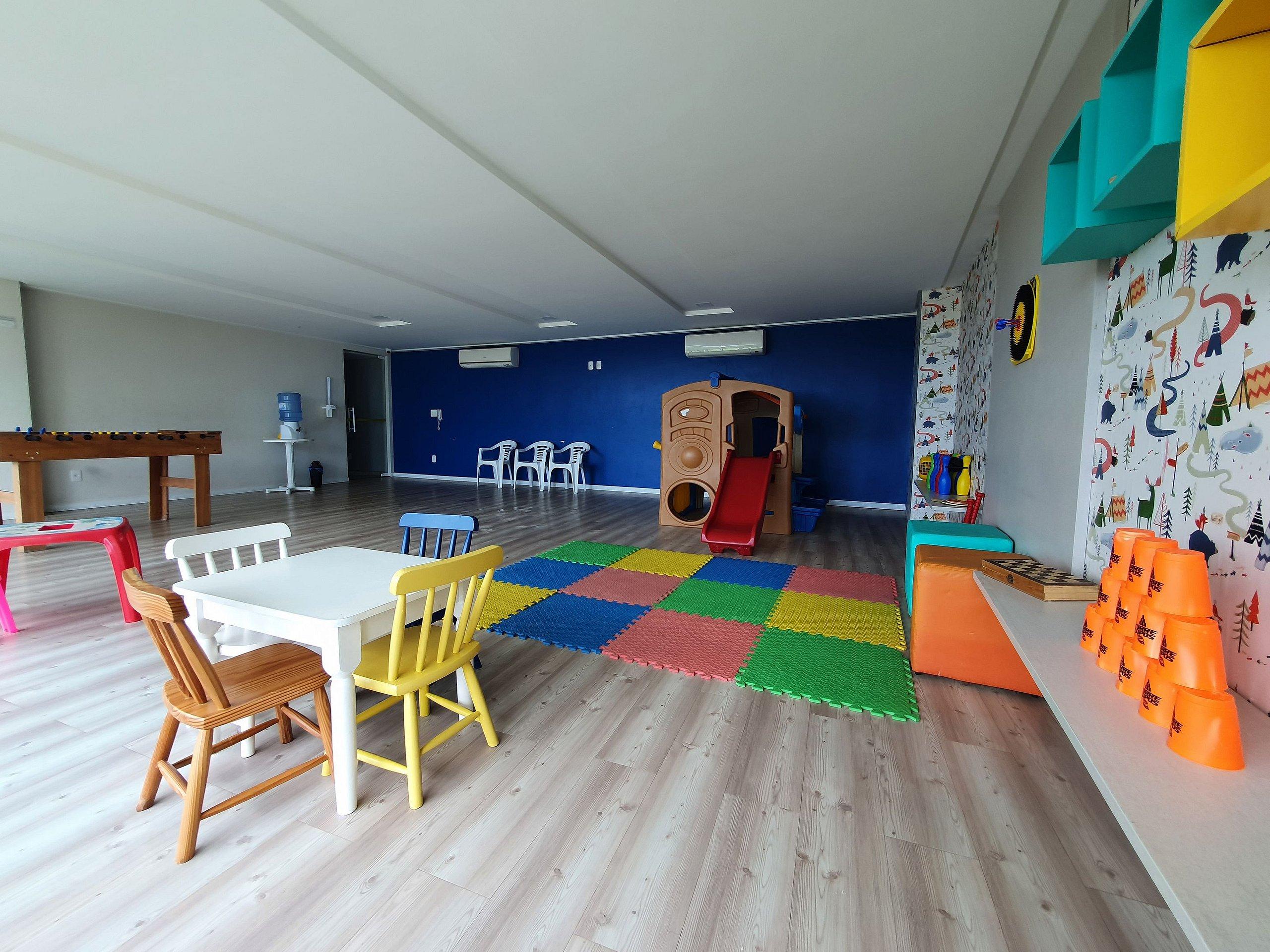 image-housing-carousel
