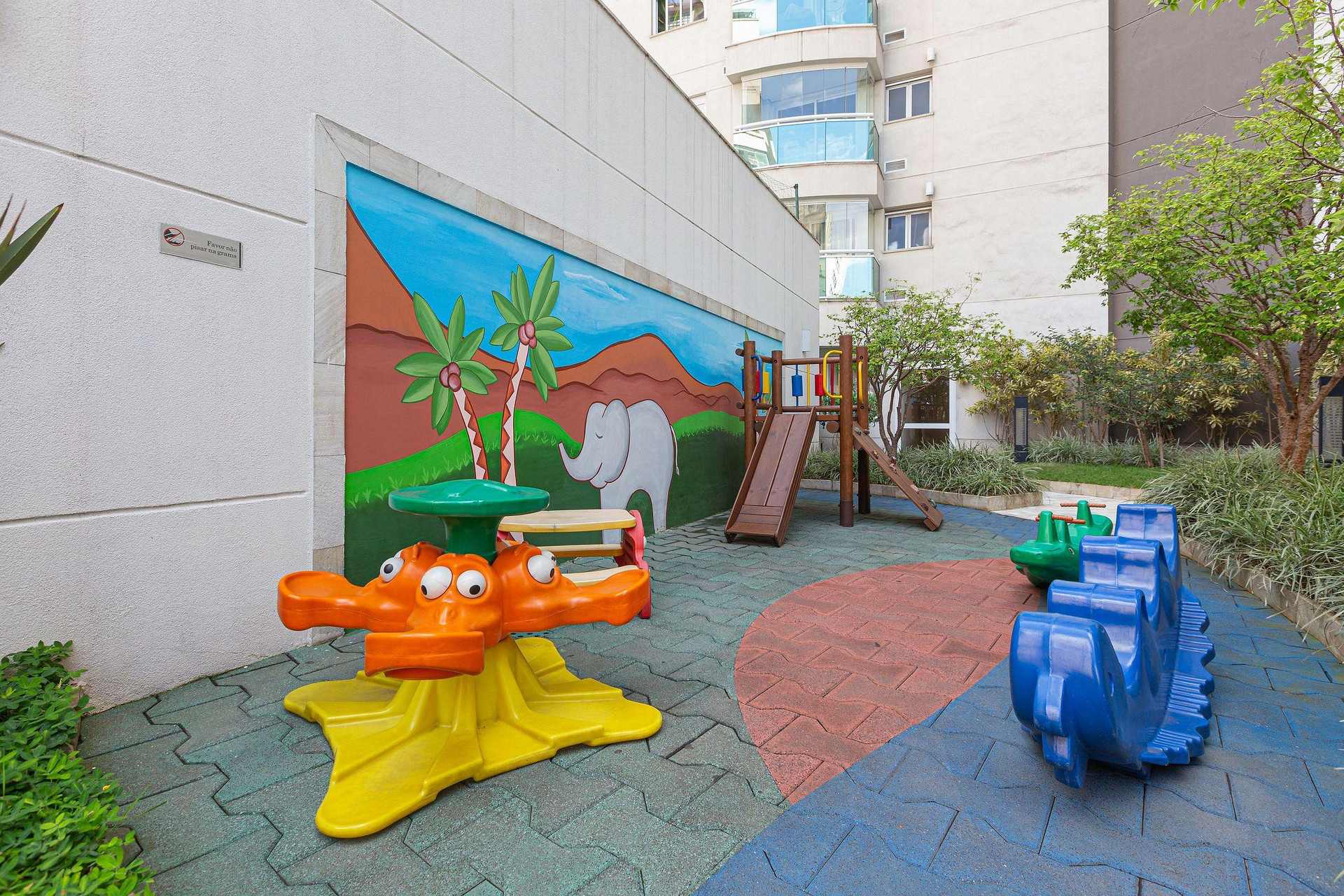 image-housing-carousel