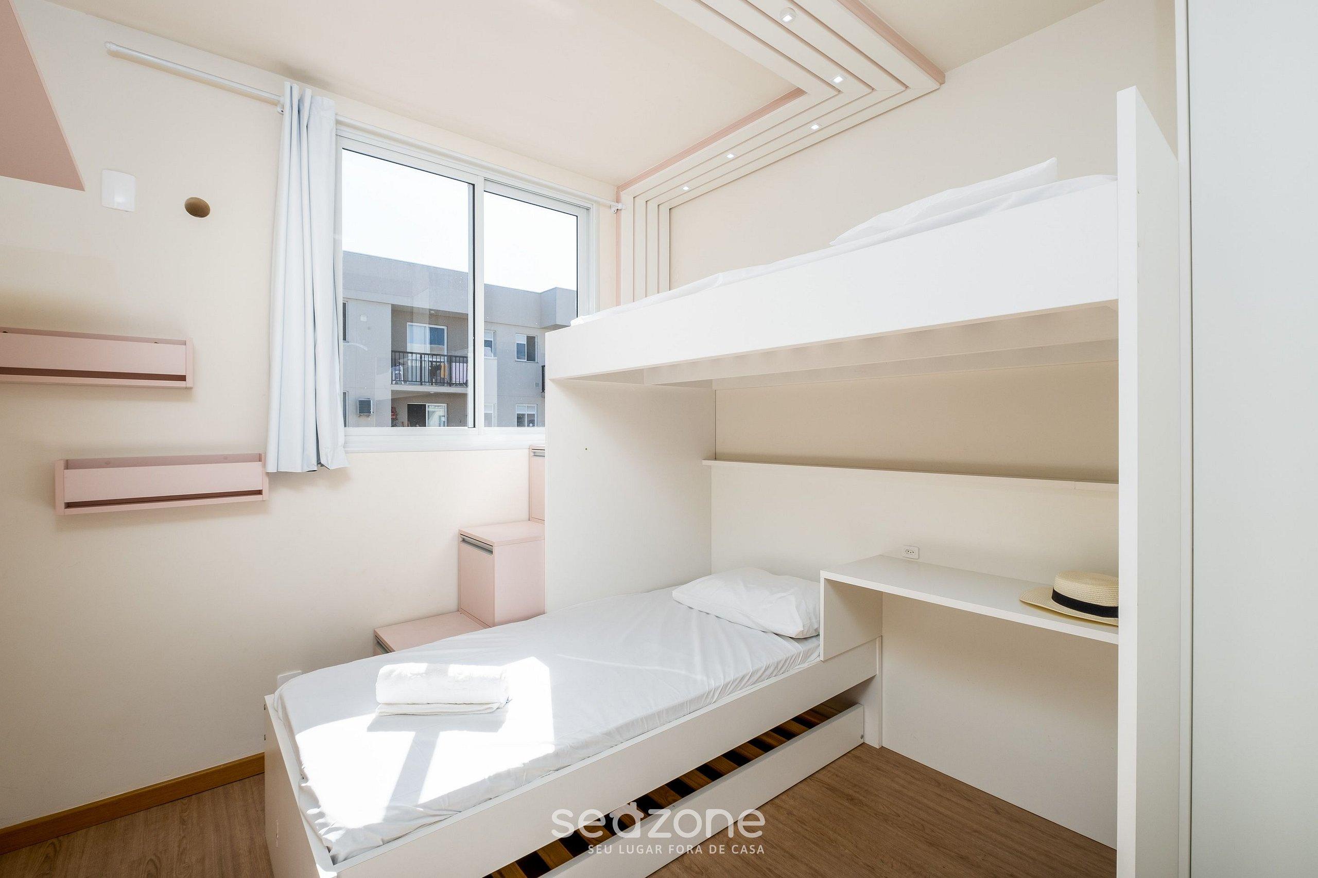 image-housing-carousel