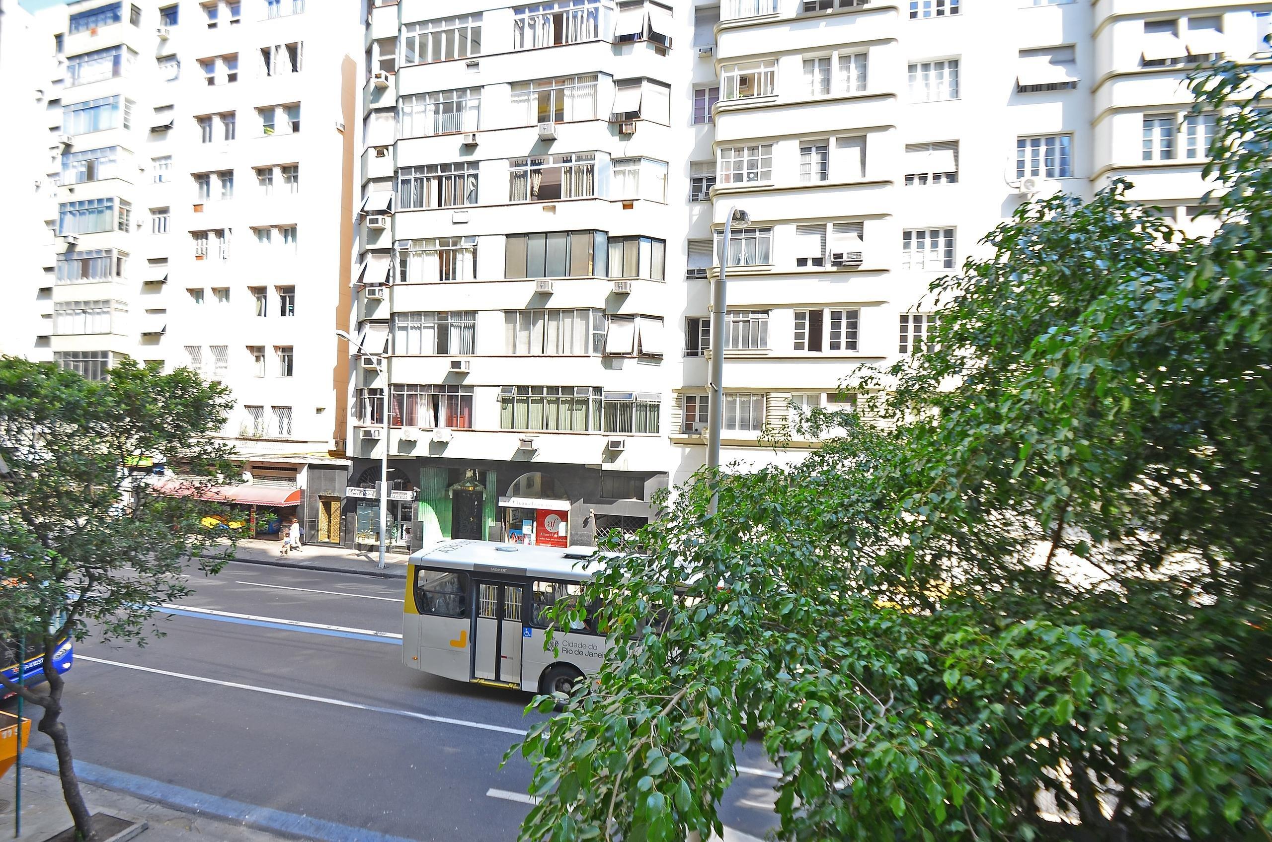 image-housing-carousel