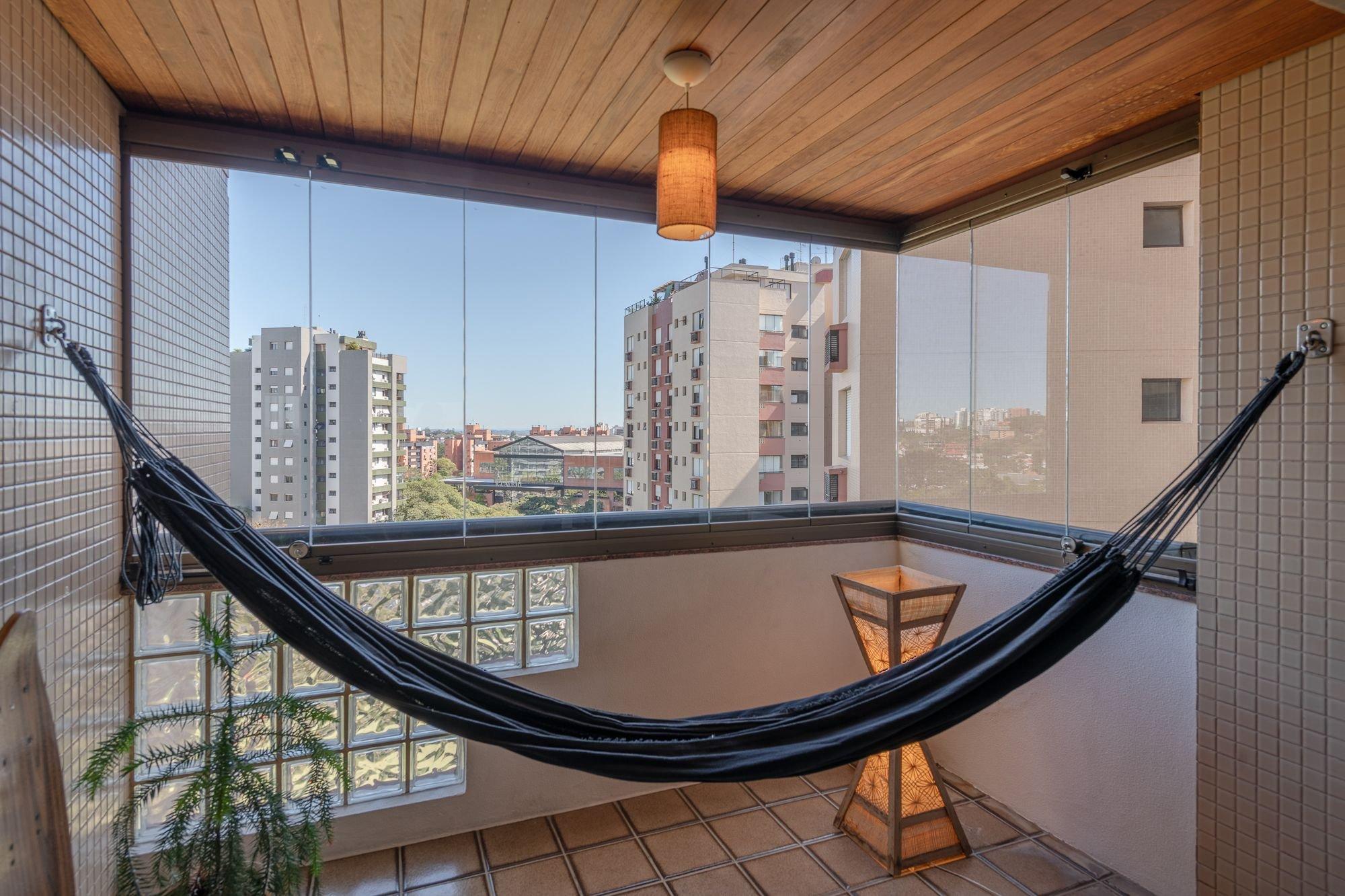 image-housing-carousel