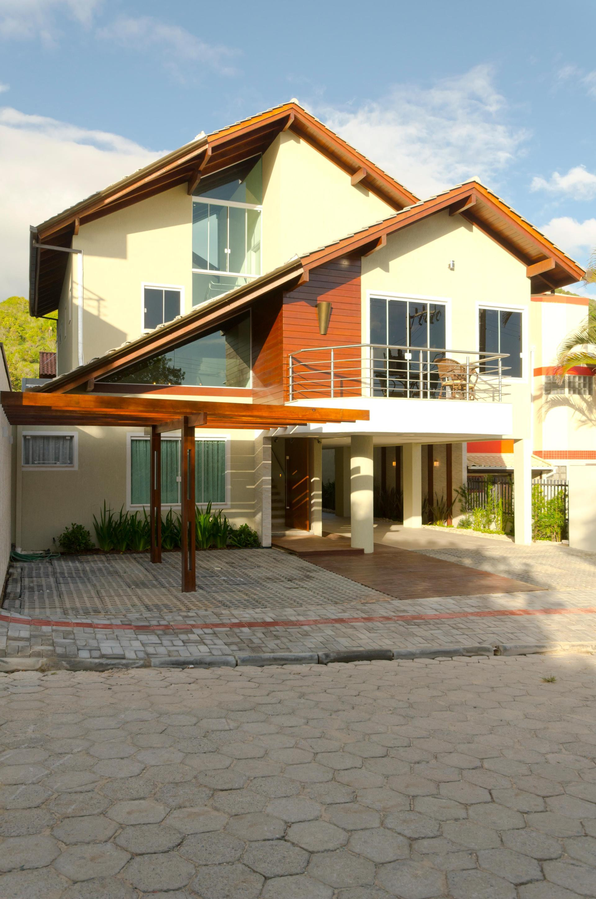 image-housing-carousel