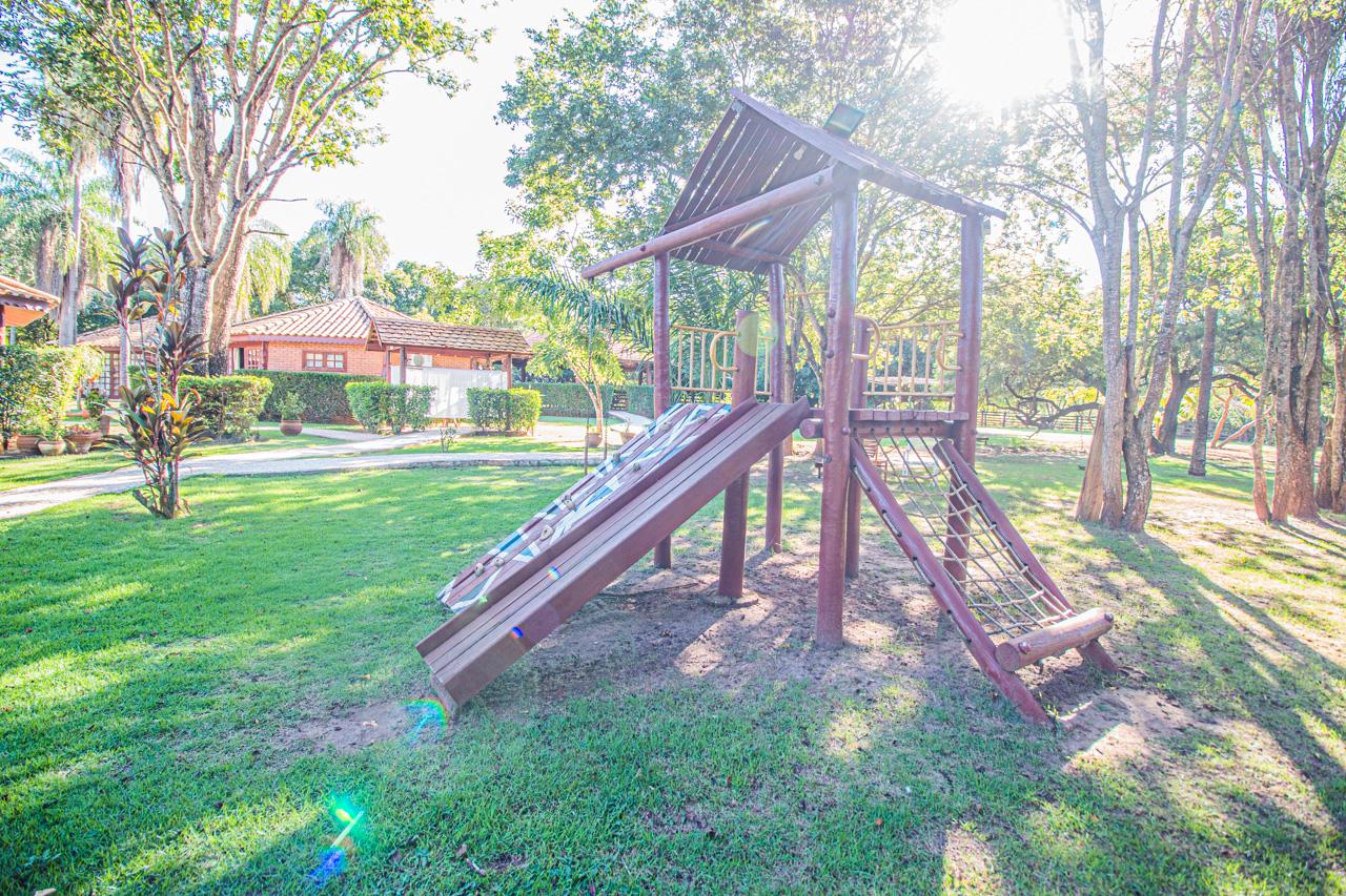 image-housing-carousel