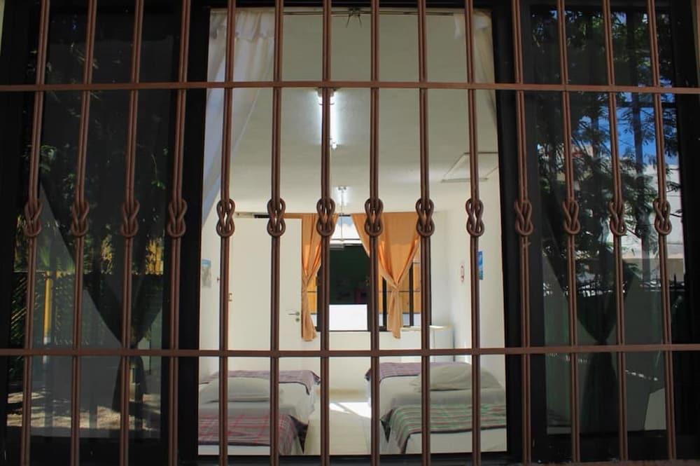 image-housing-carousel