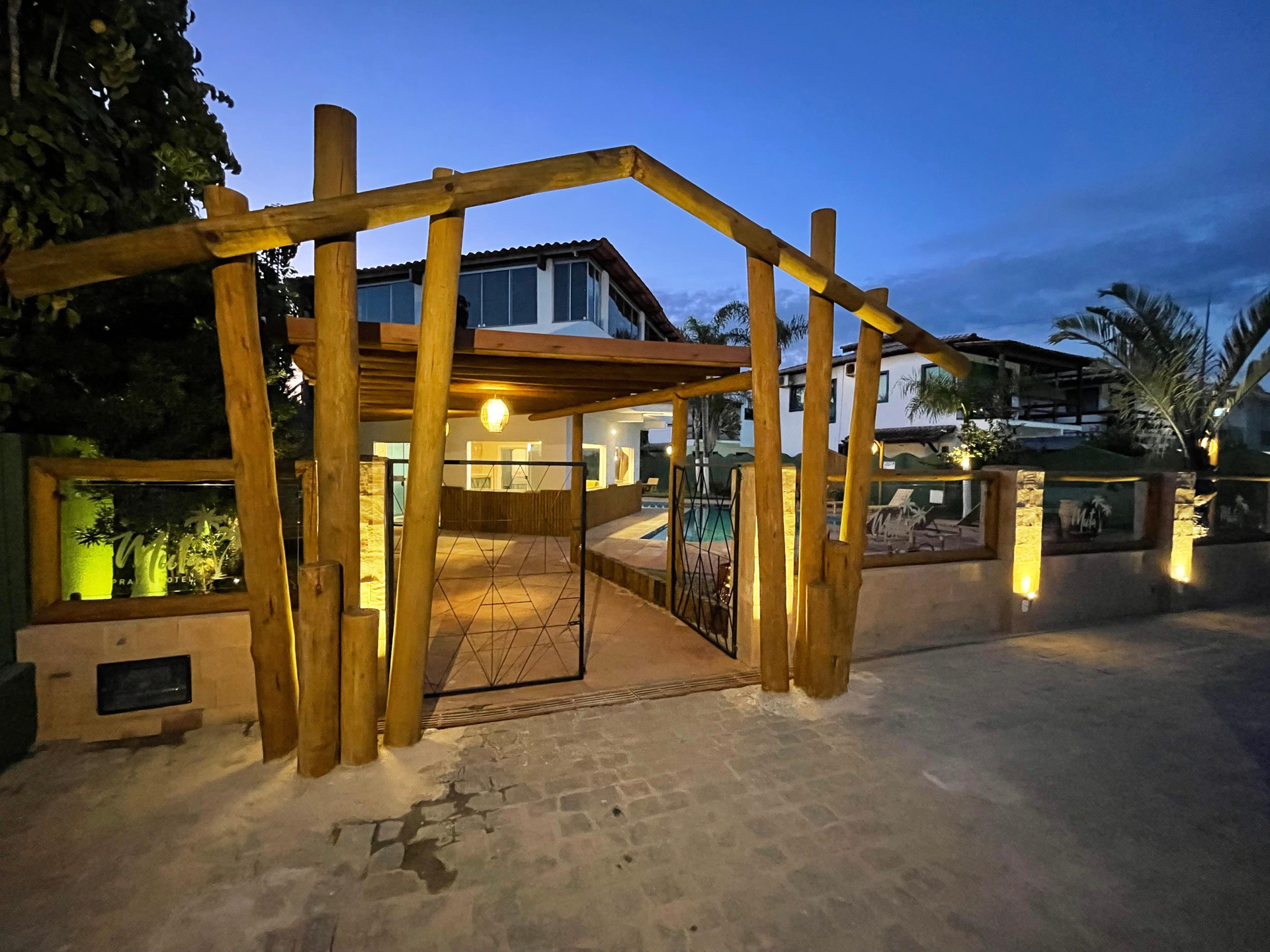 image-housing-carousel