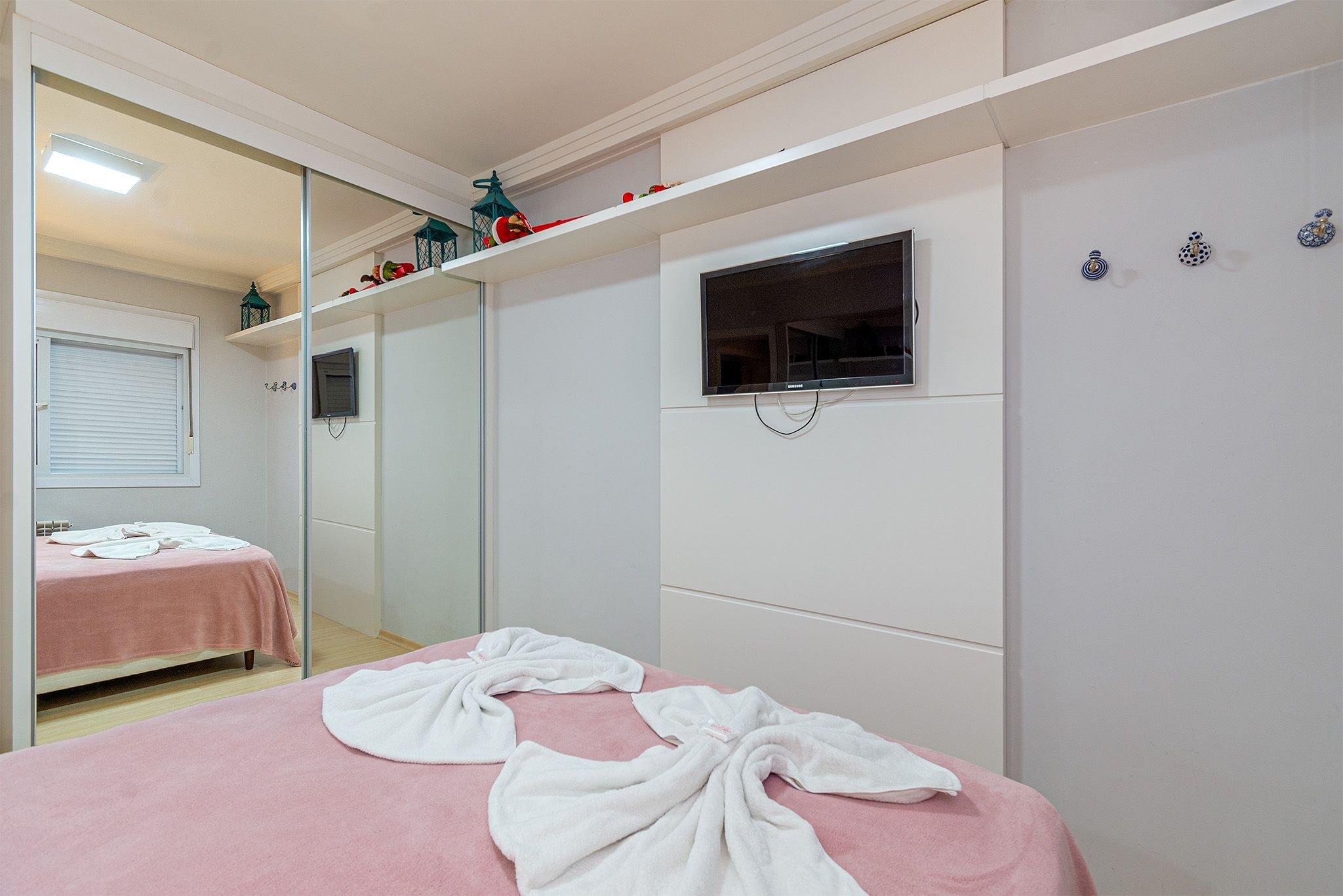 image-housing-carousel