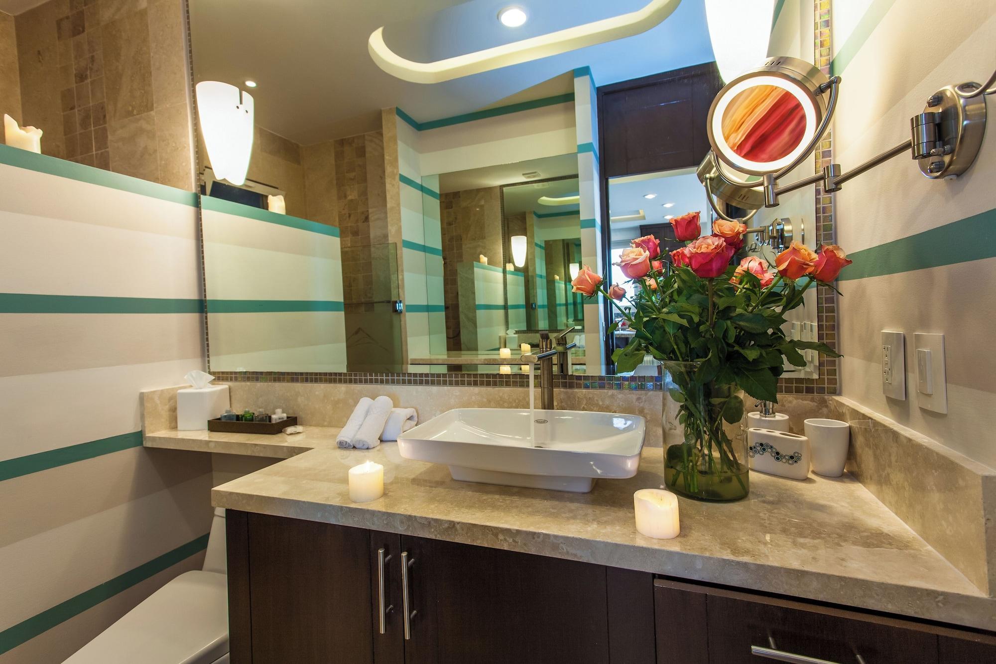 1 Bed Ocean Front Corner Suite