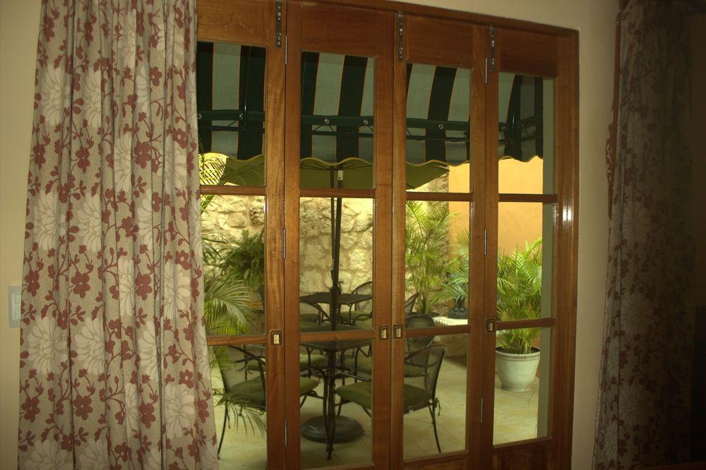image-housing-carousel