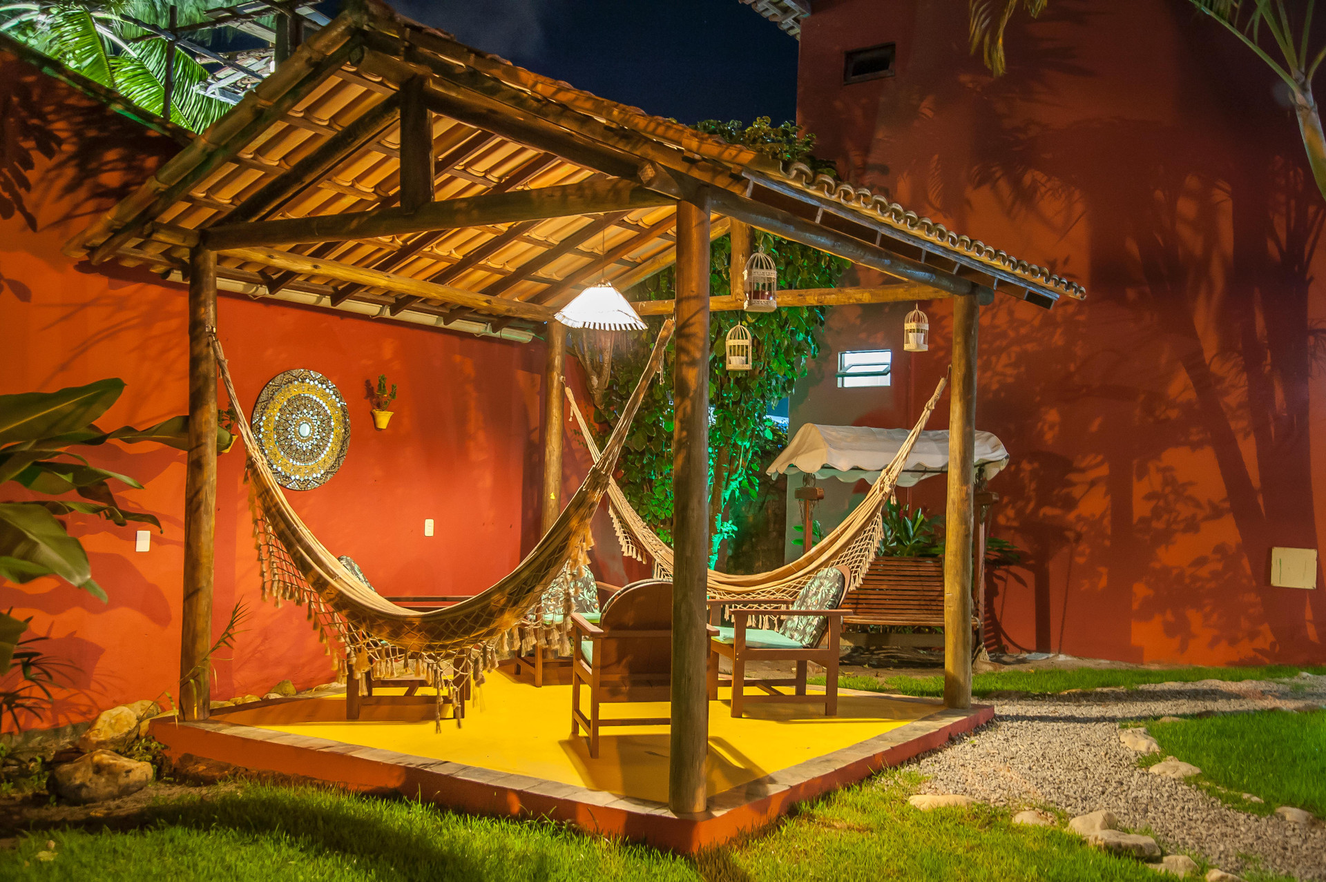 image-housing-carousel