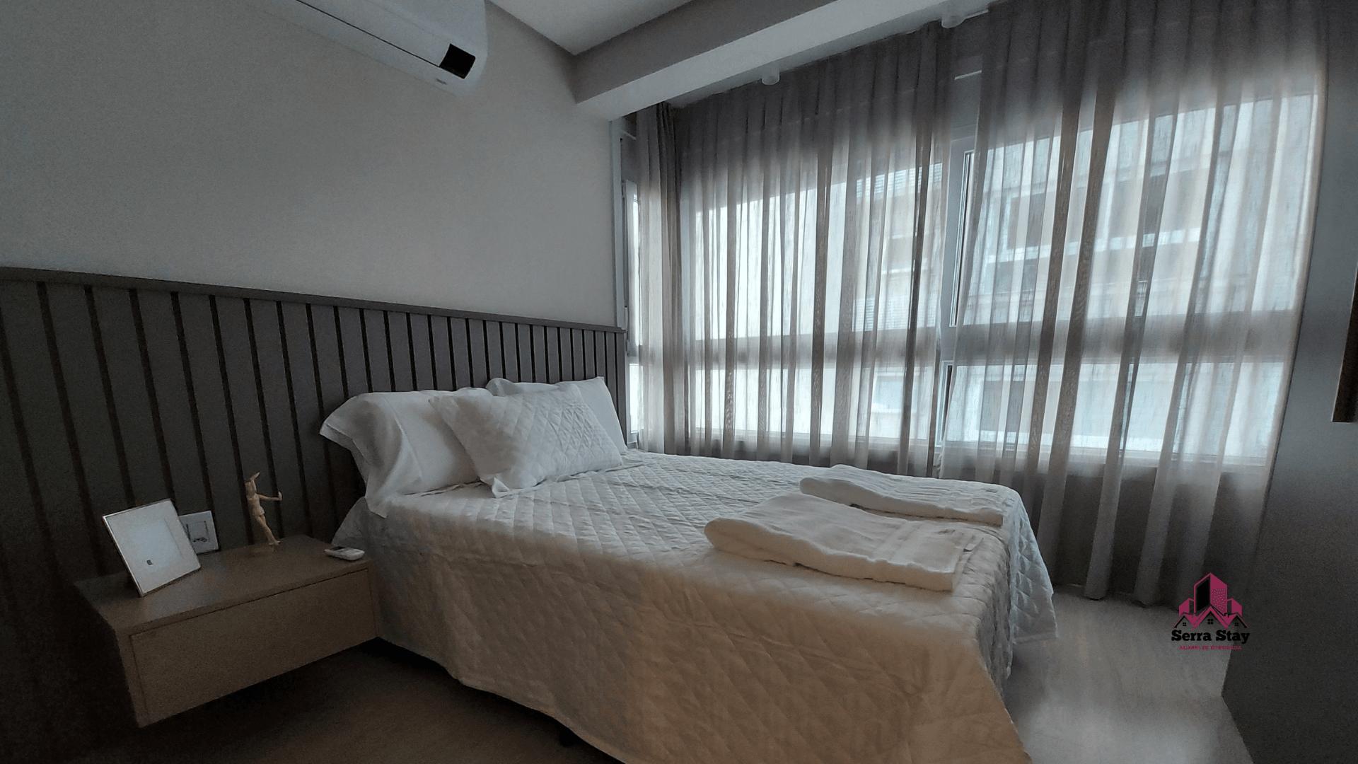 image-housing-carousel