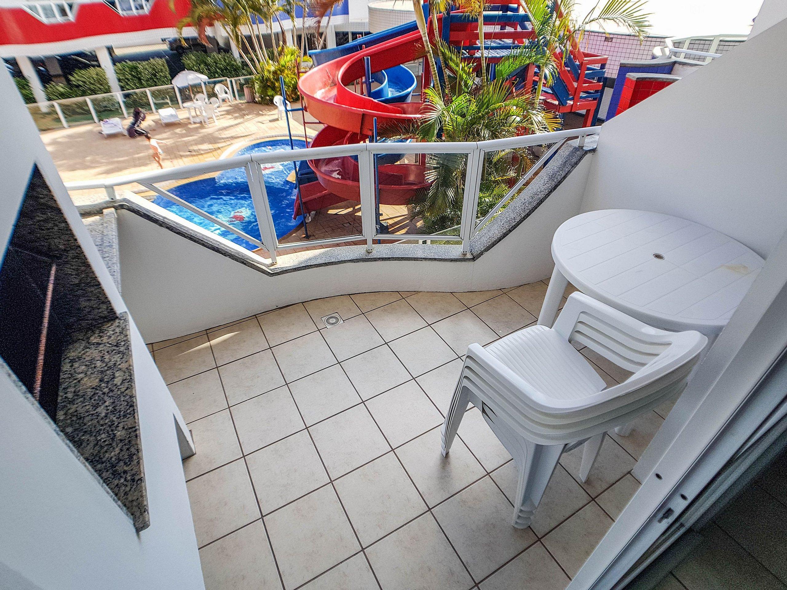 image-housing-carousel