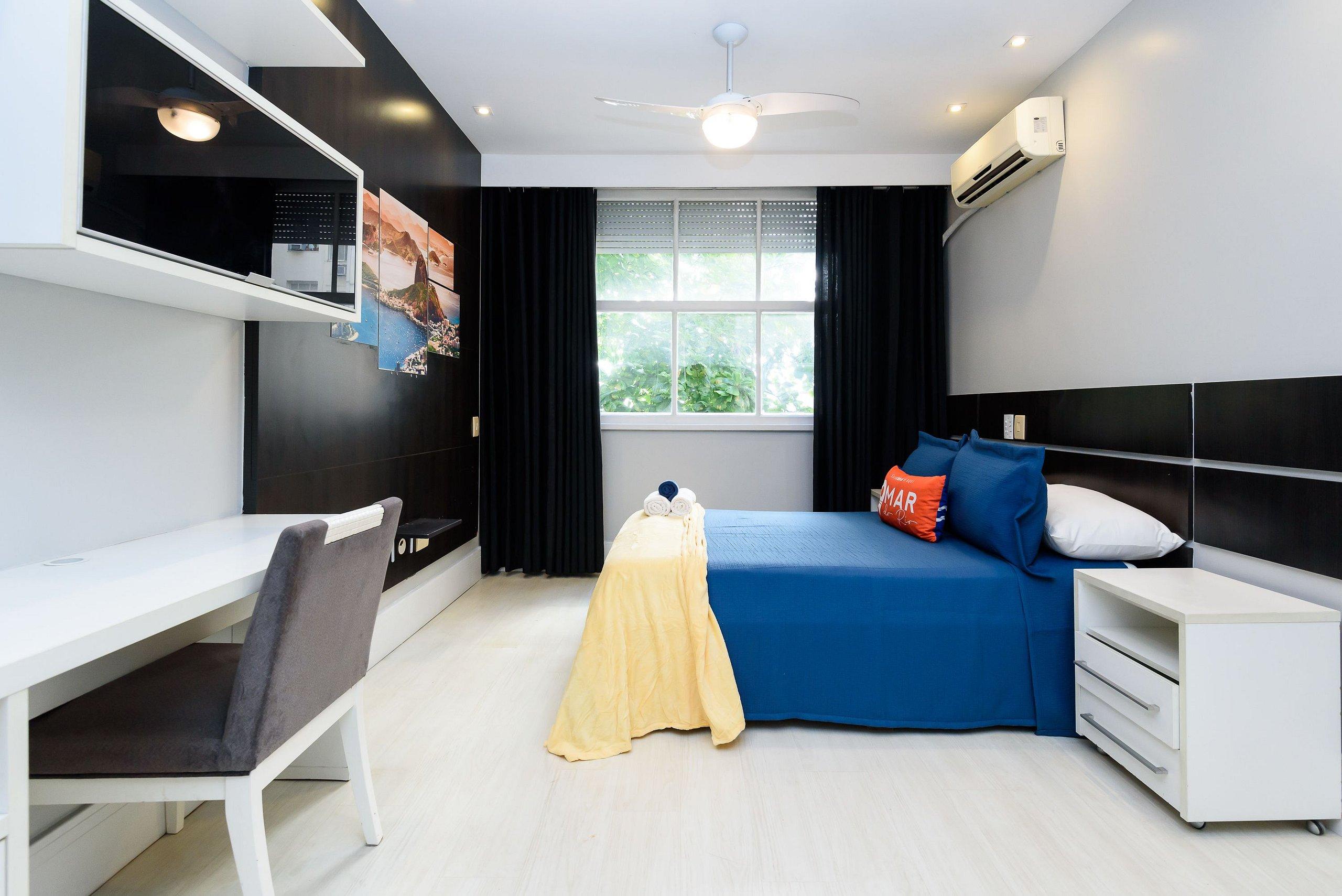 image-housing-carousel