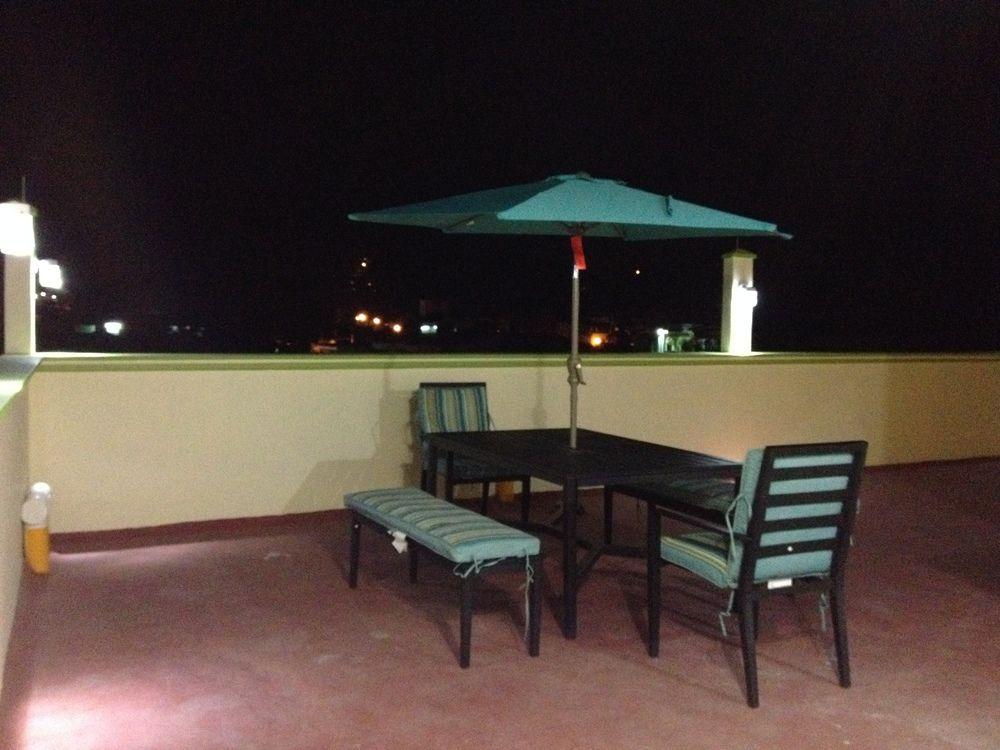 image-housing-carousel