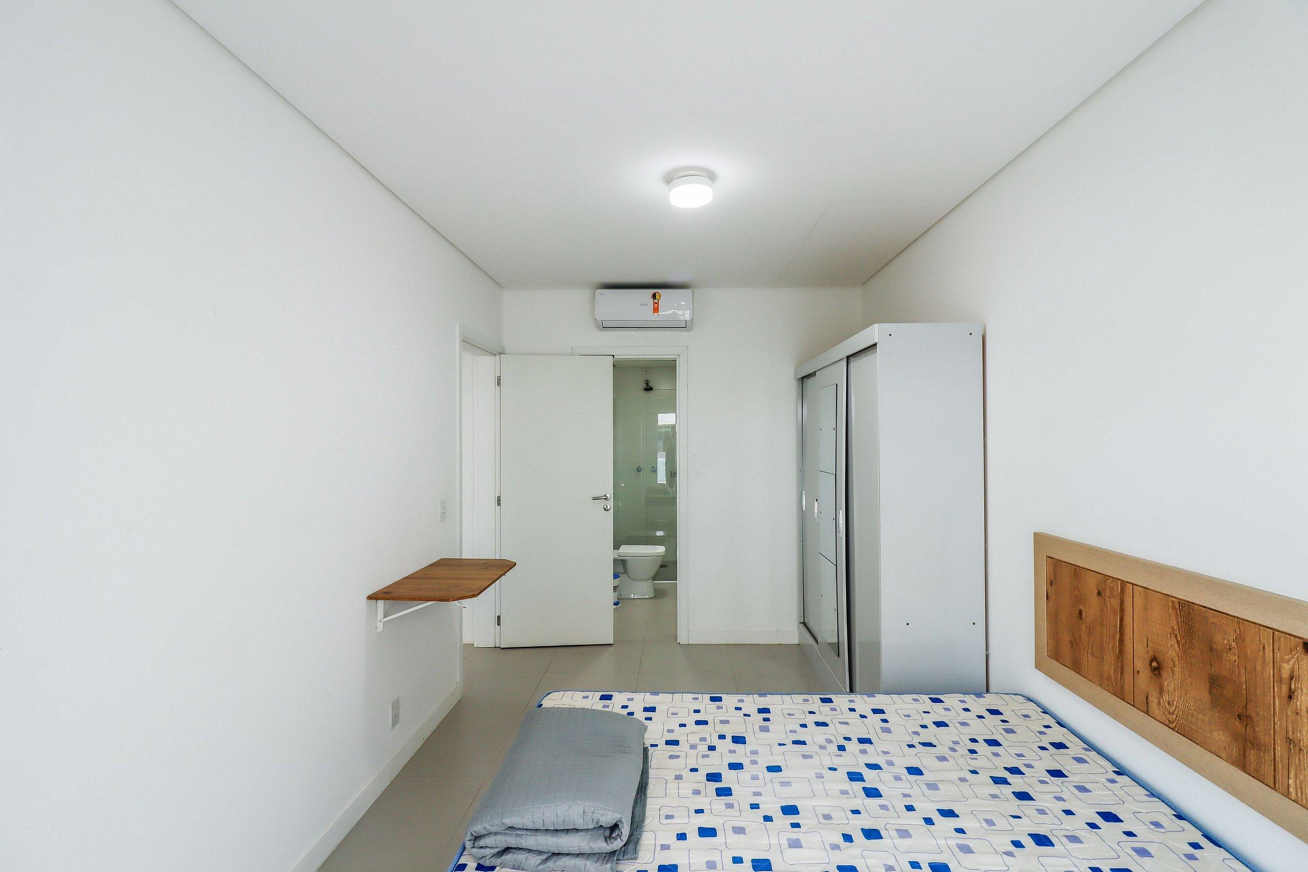 image-housing-carousel
