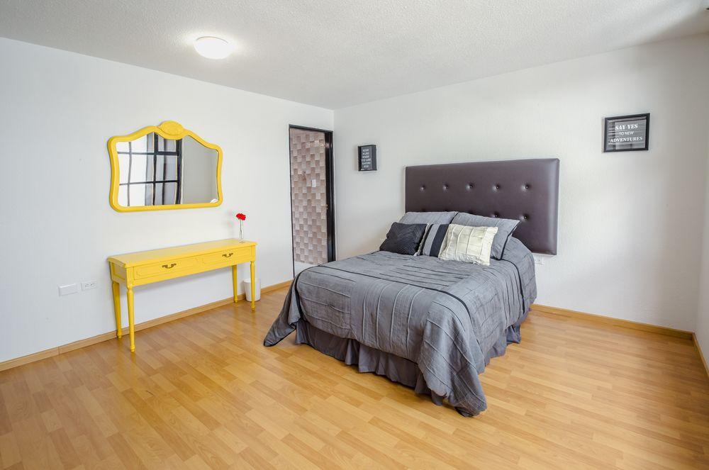 image-housing-carousel
