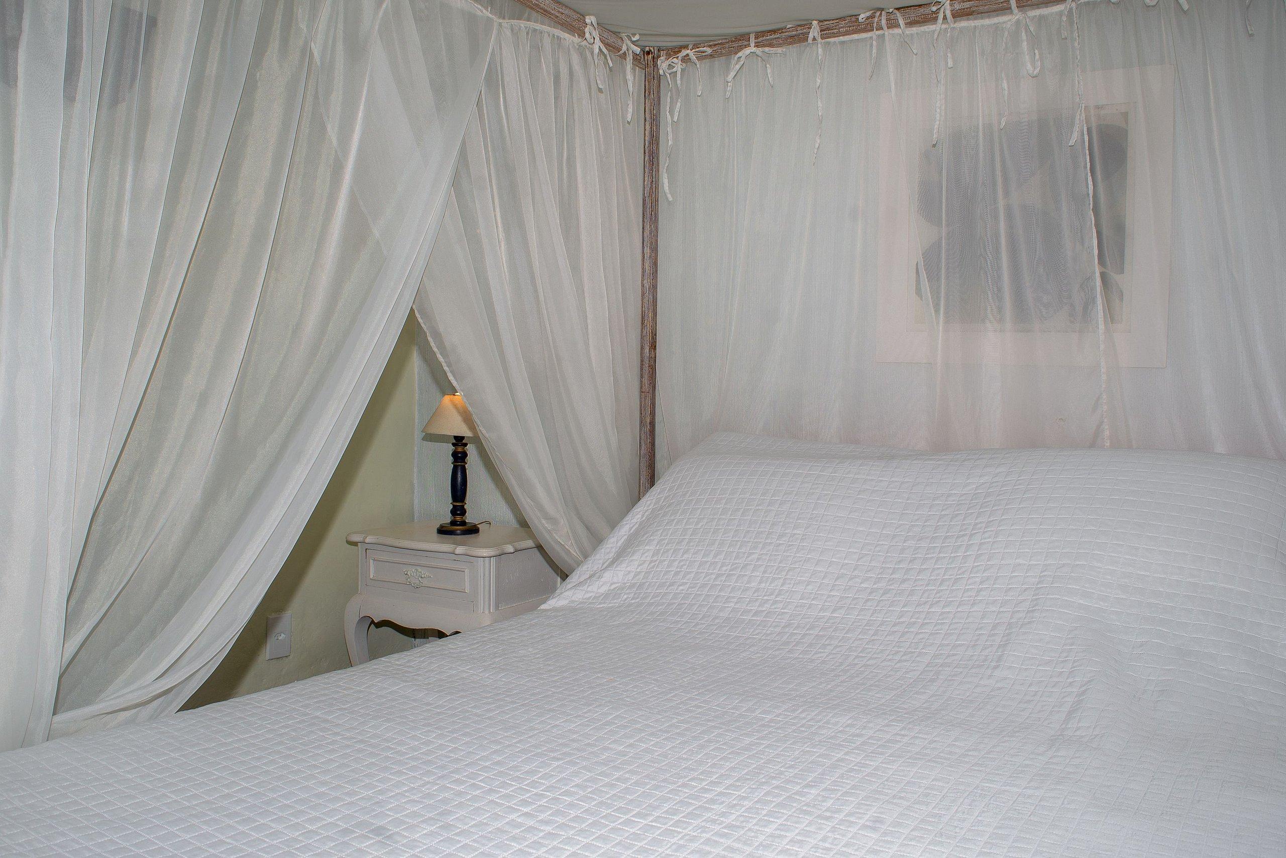 image-housing-carousel