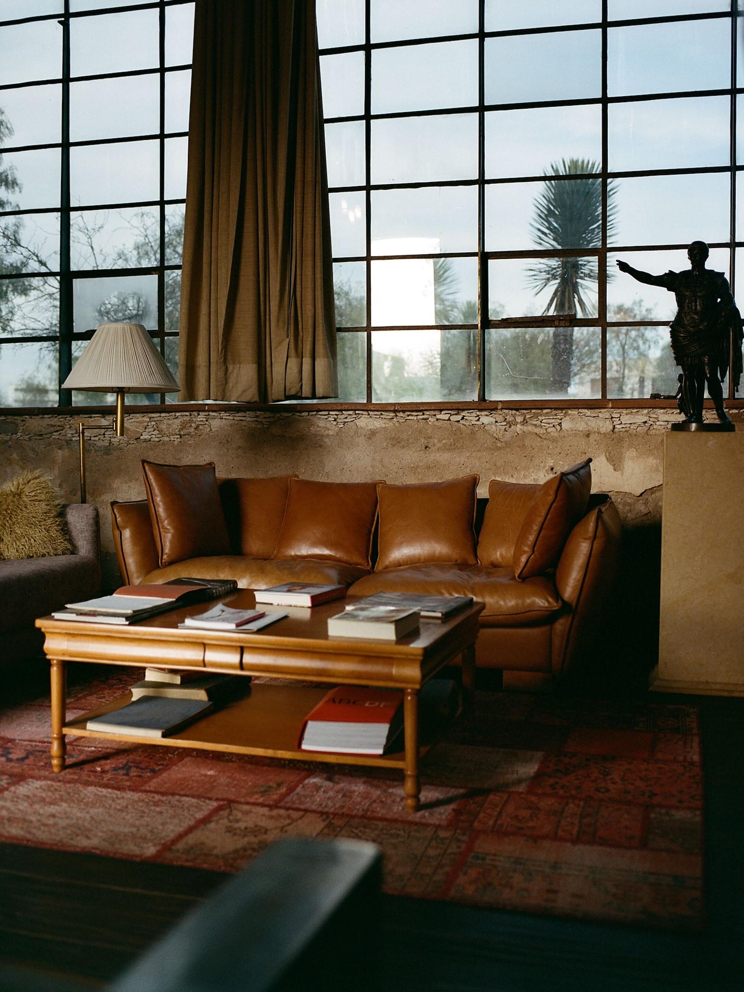 image-housing-carousel