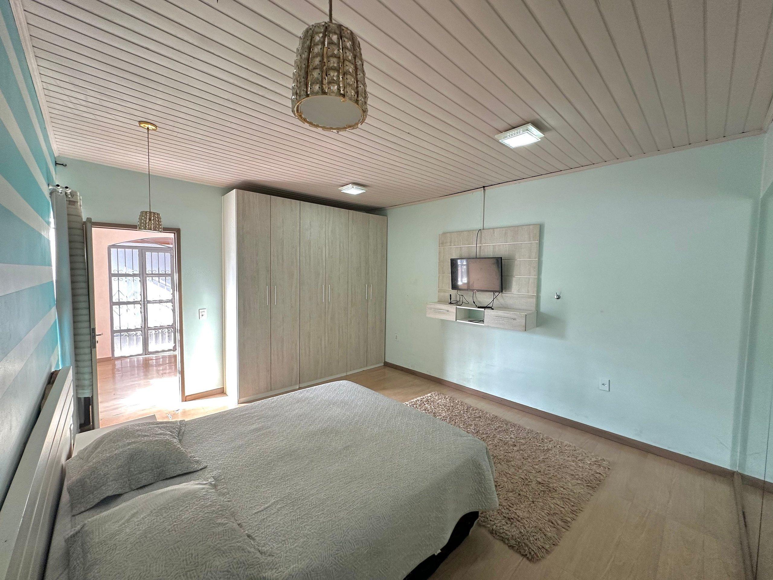 image-housing-carousel