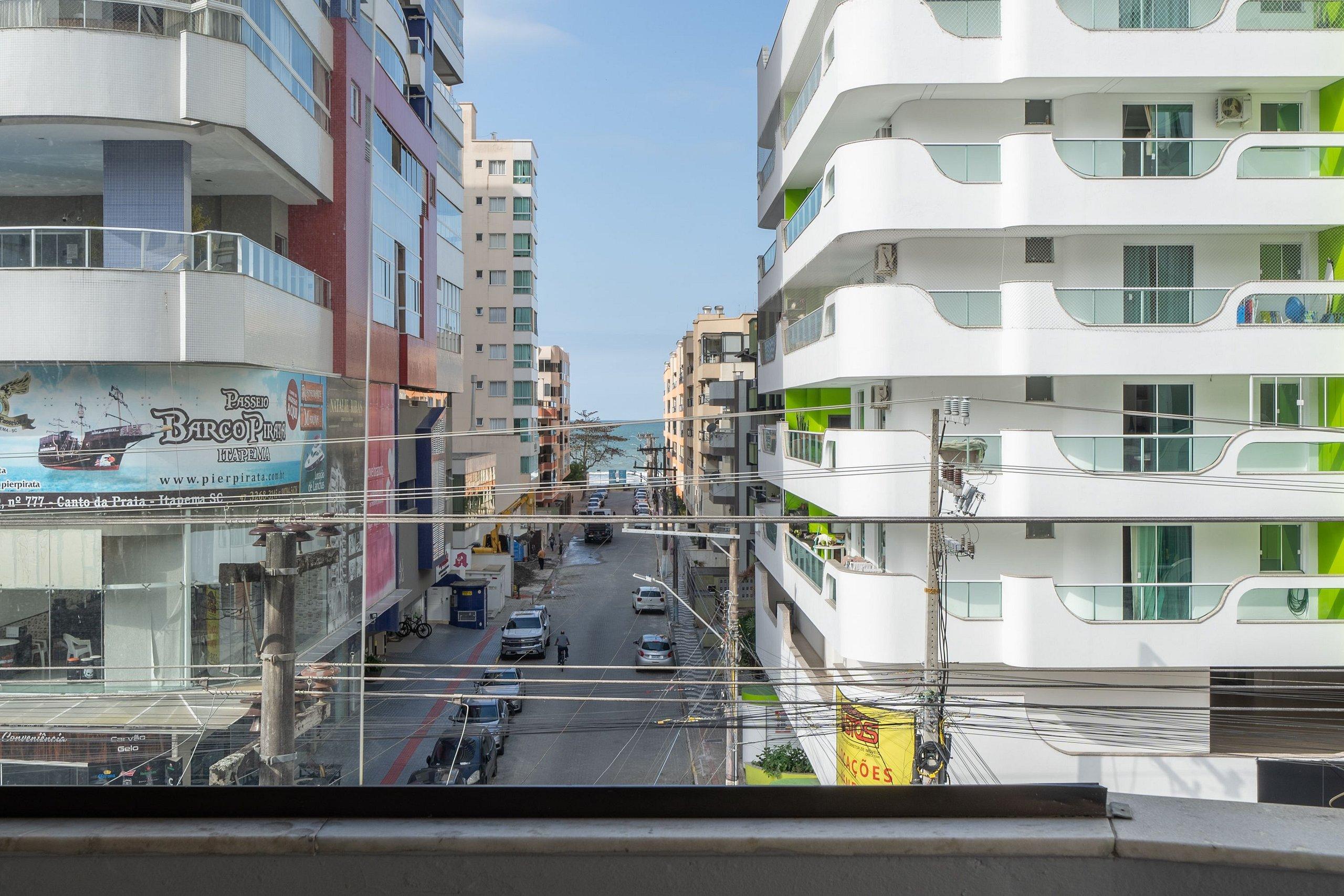 image-housing-carousel