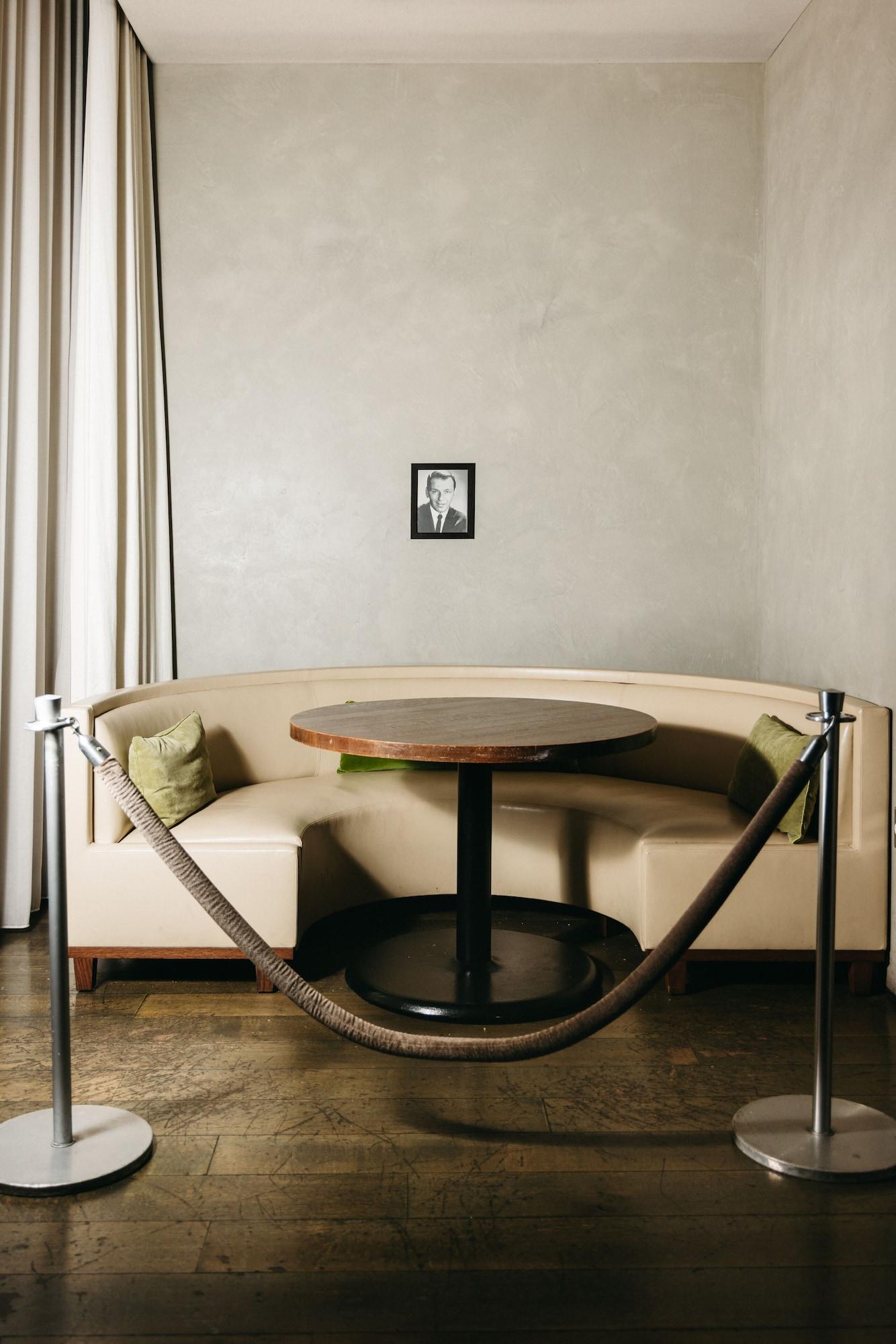 image-housing-carousel
