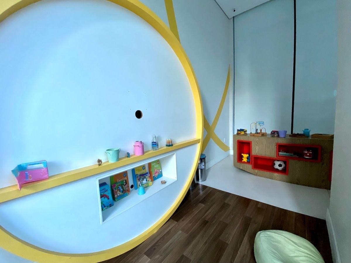 image-housing-carousel