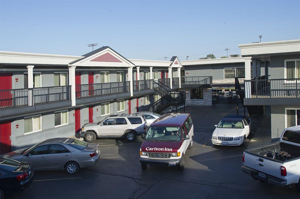 image-housing-carousel