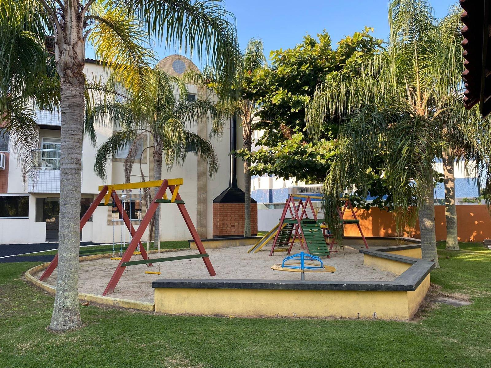 image-housing-carousel
