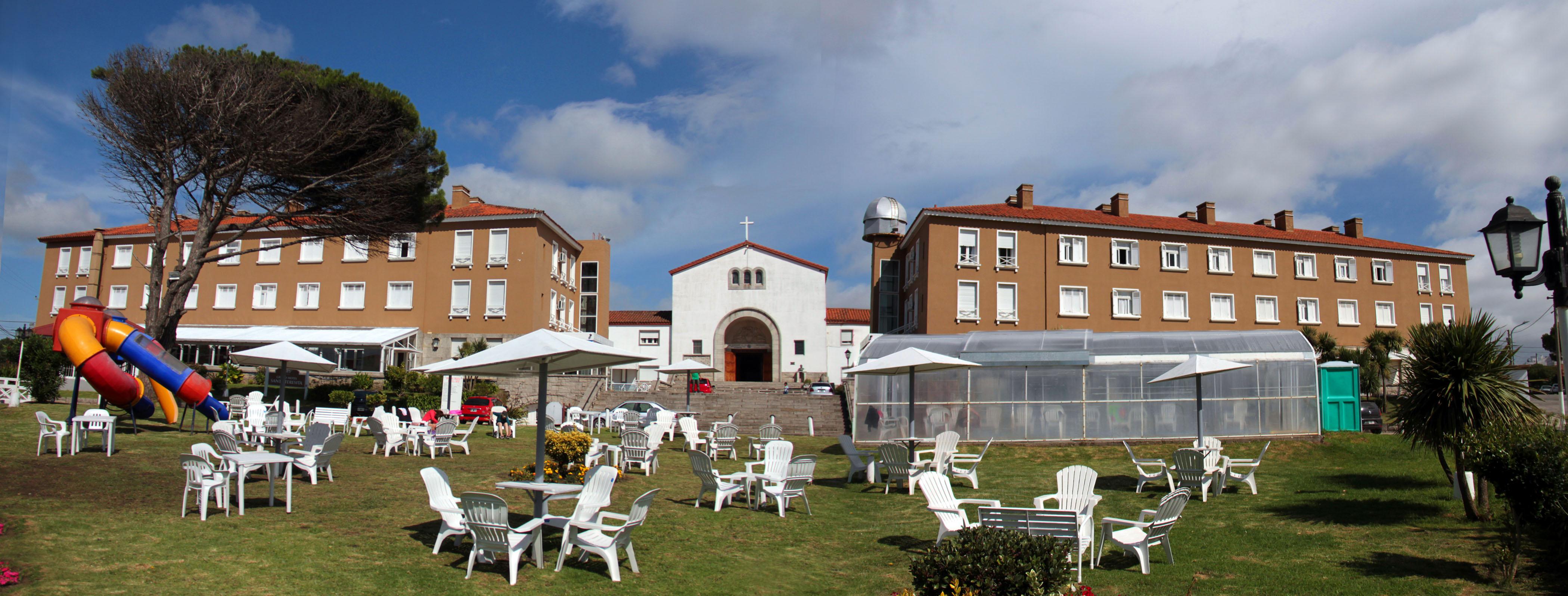 image-housing-carousel