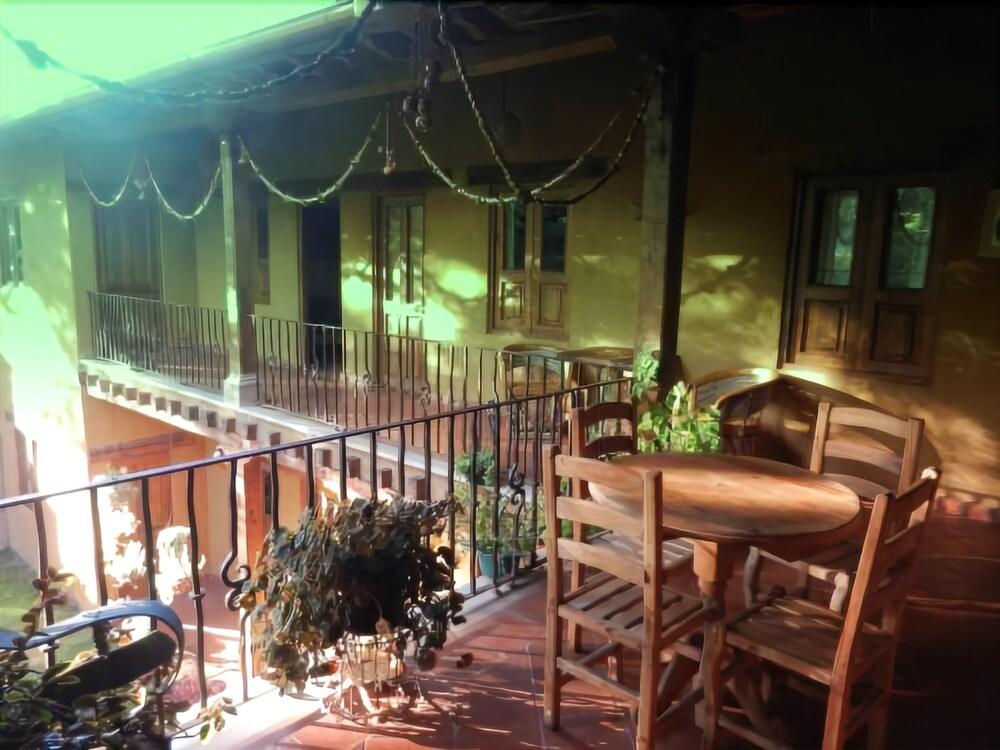 image-housing-carousel