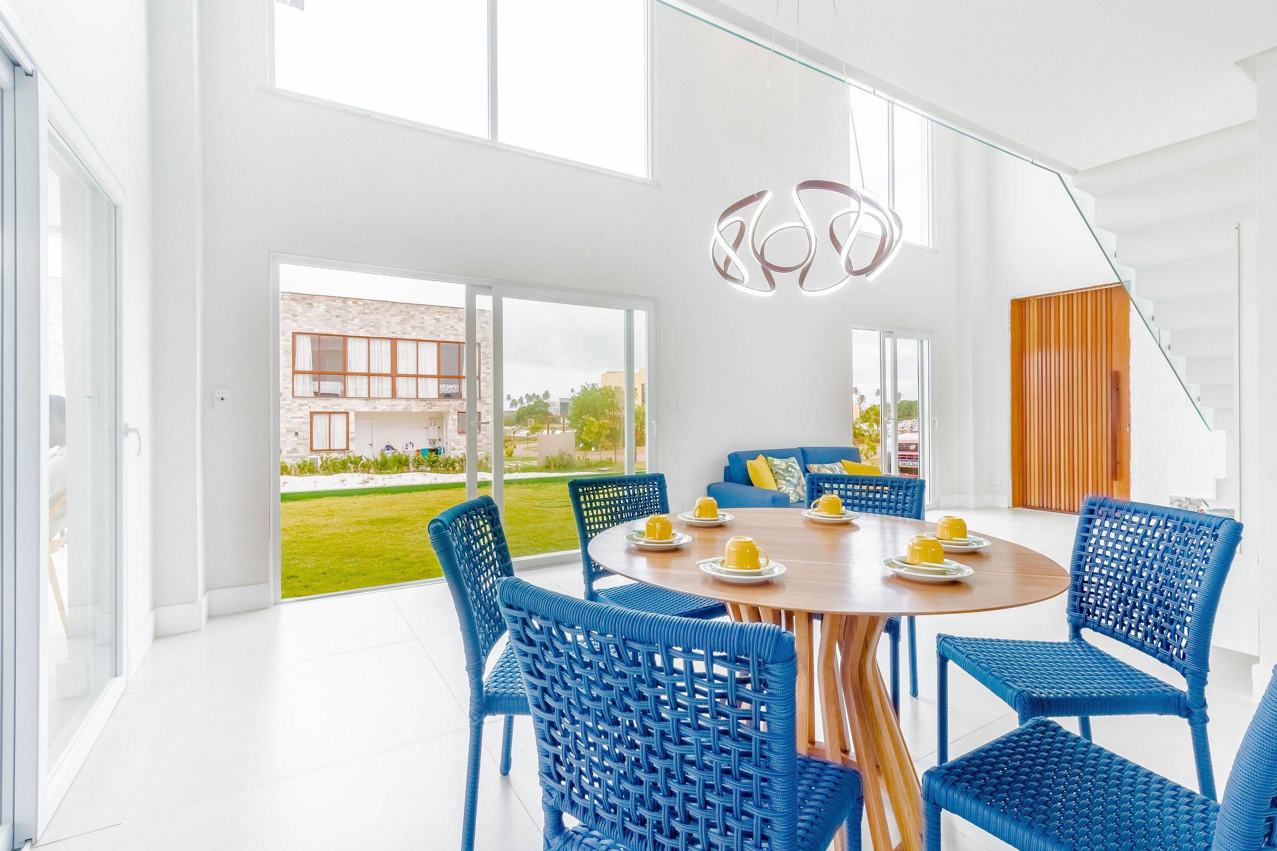 image-housing-carousel