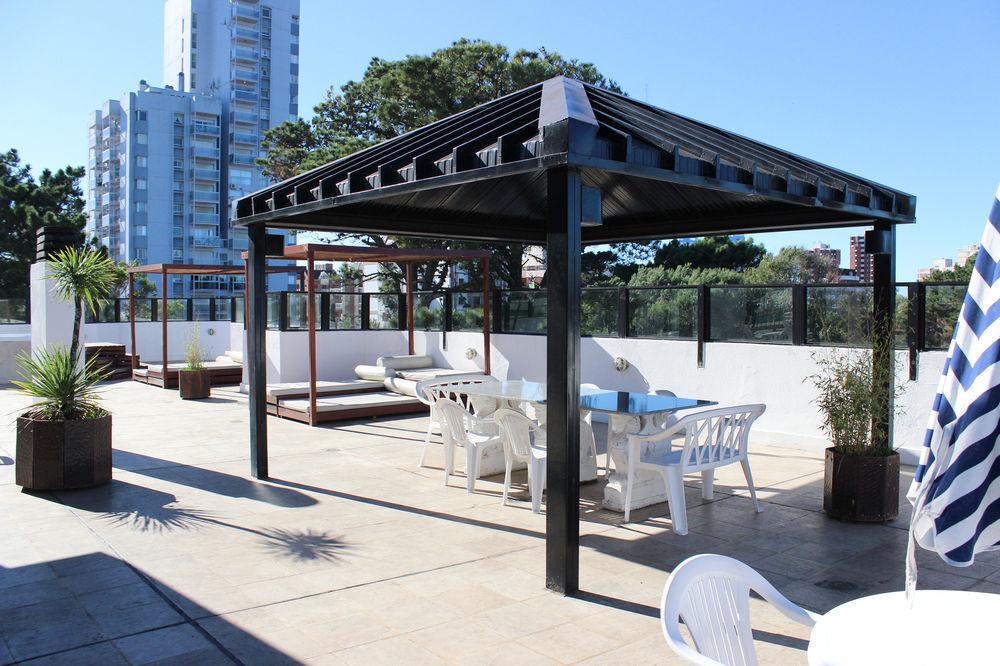 image-housing-carousel