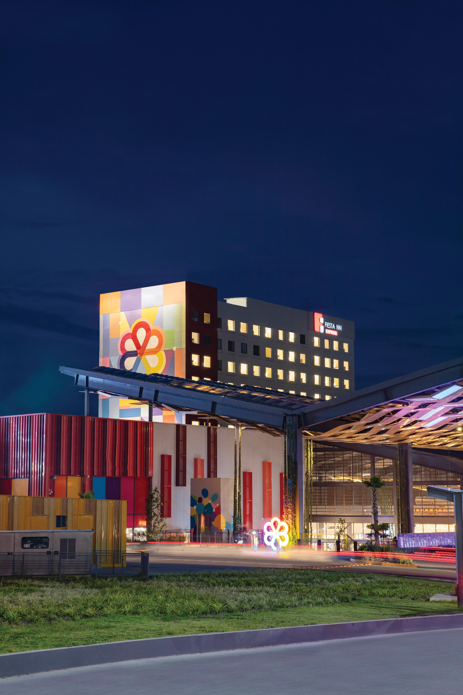 image-housing-carousel