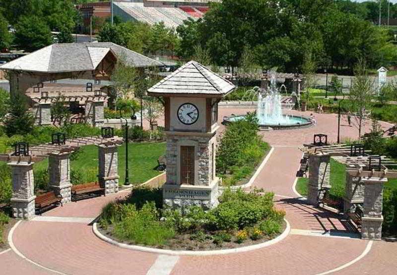 image-housing-carousel