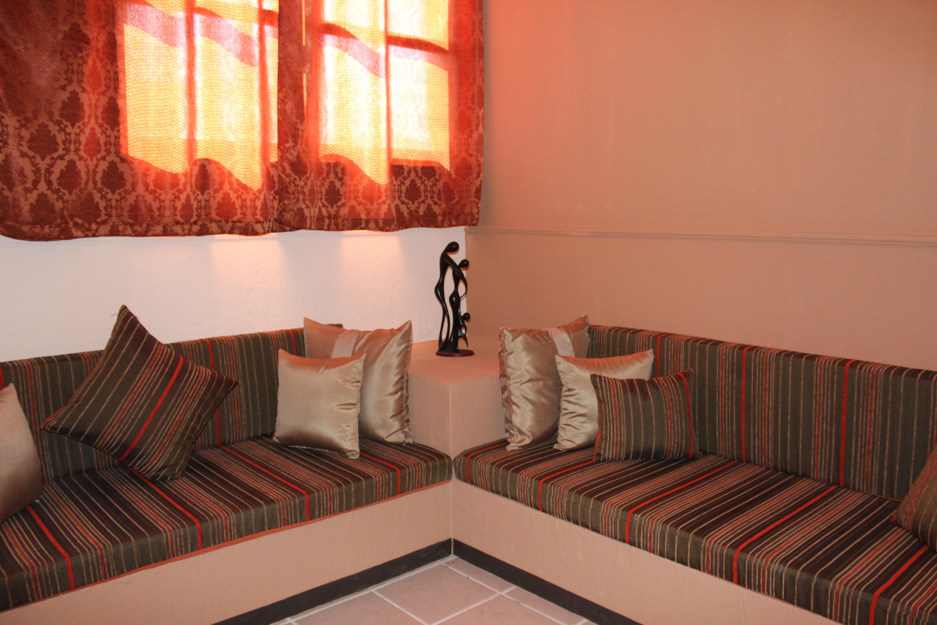 image-housing-carousel