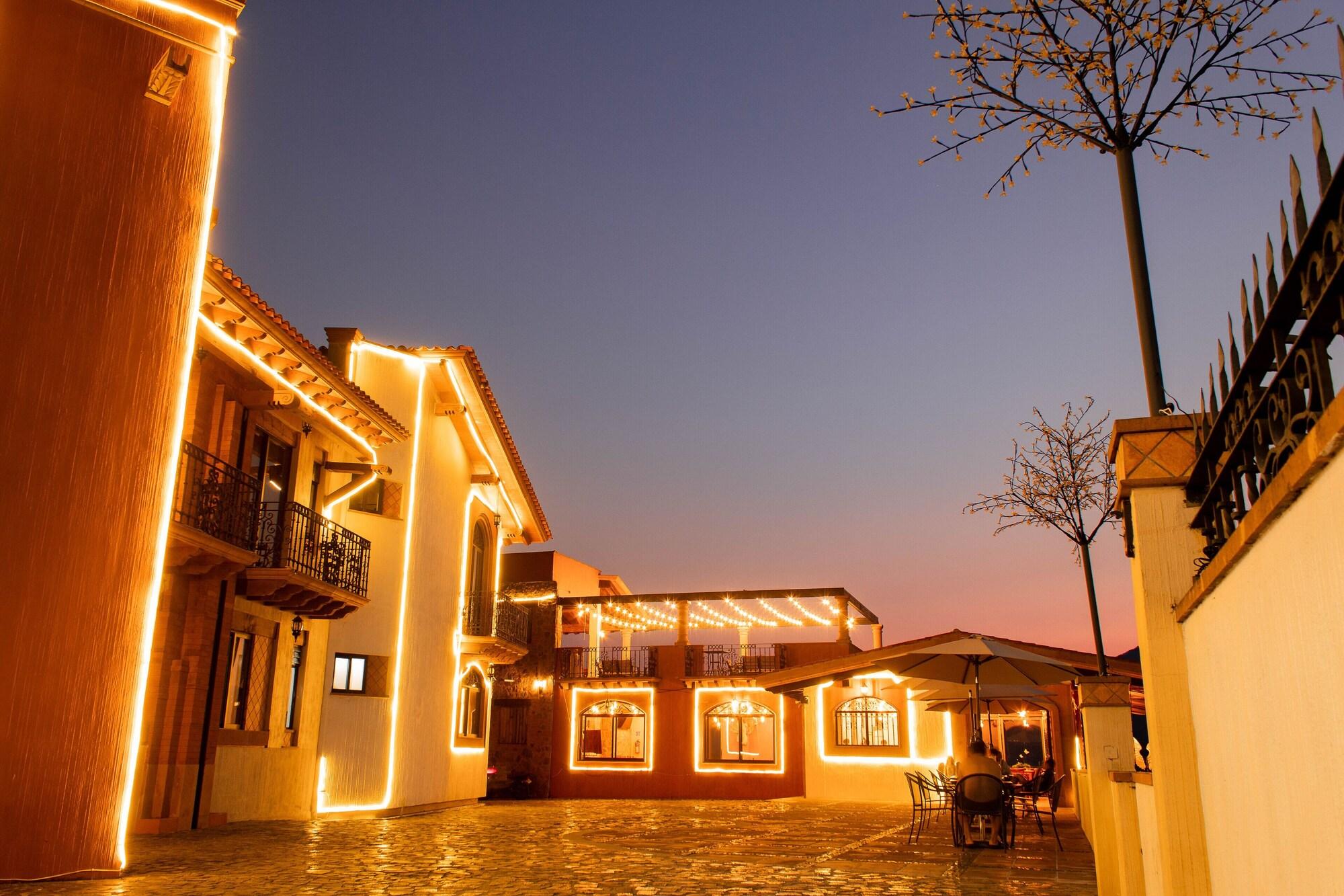 image-housing-carousel