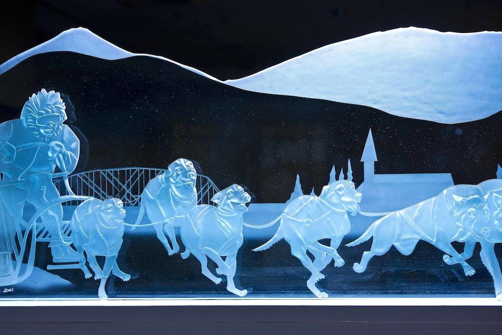 image-housing-carousel