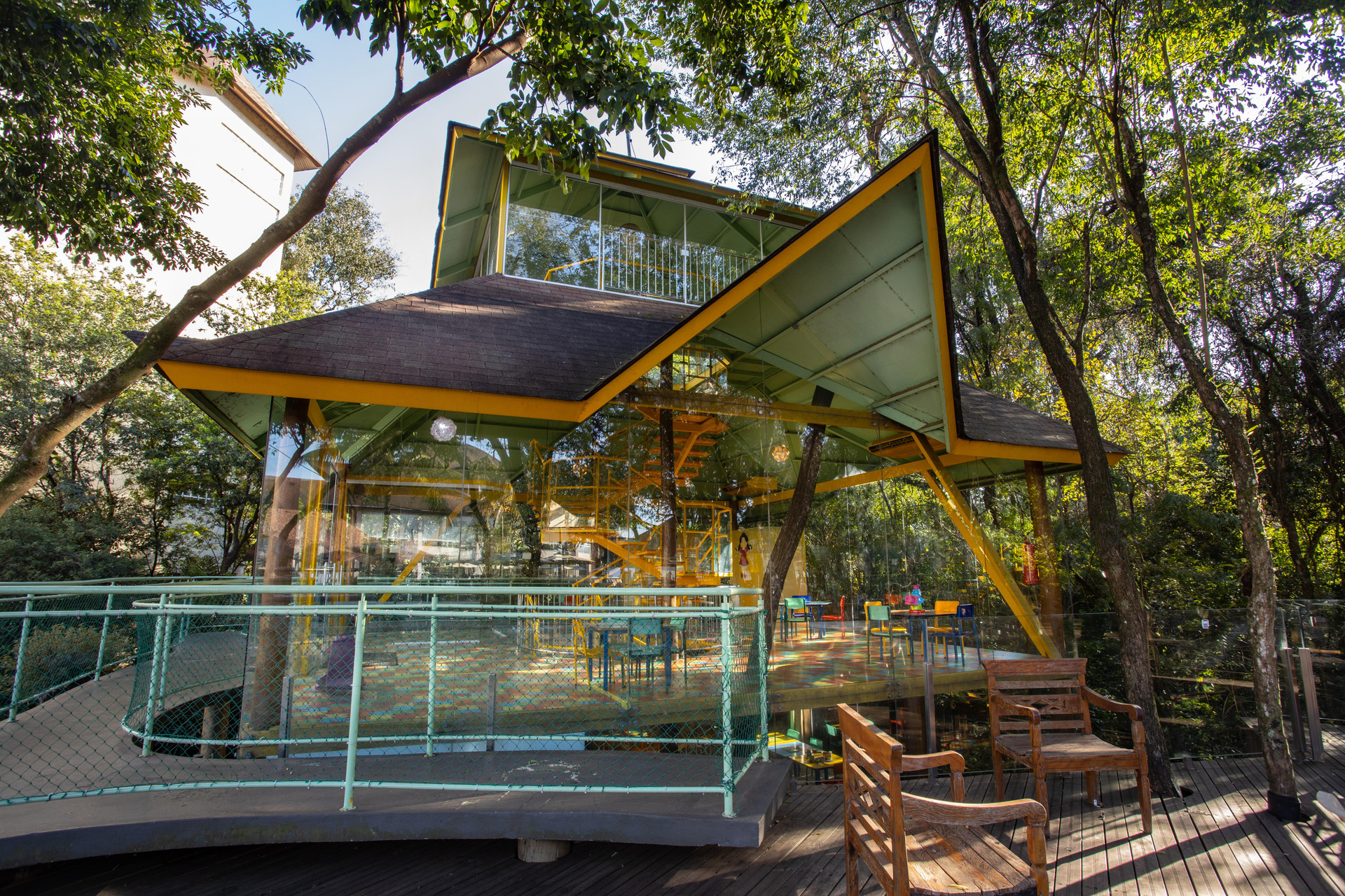 image-housing-carousel