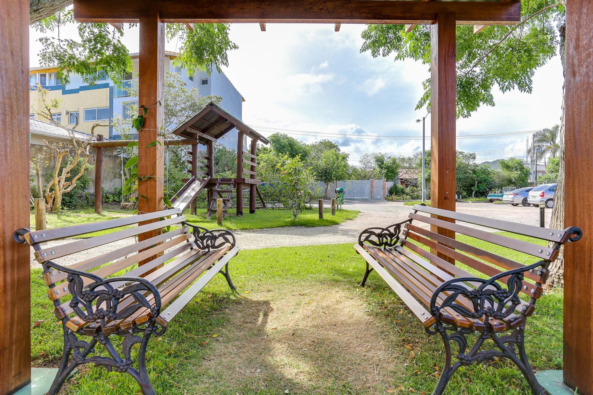 image-housing-carousel