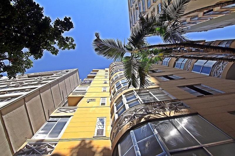 image-housing-carousel