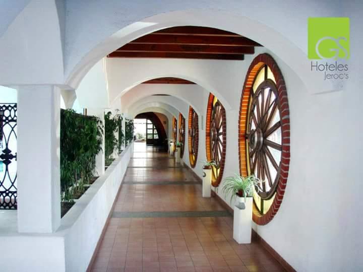 image-housing-carousel