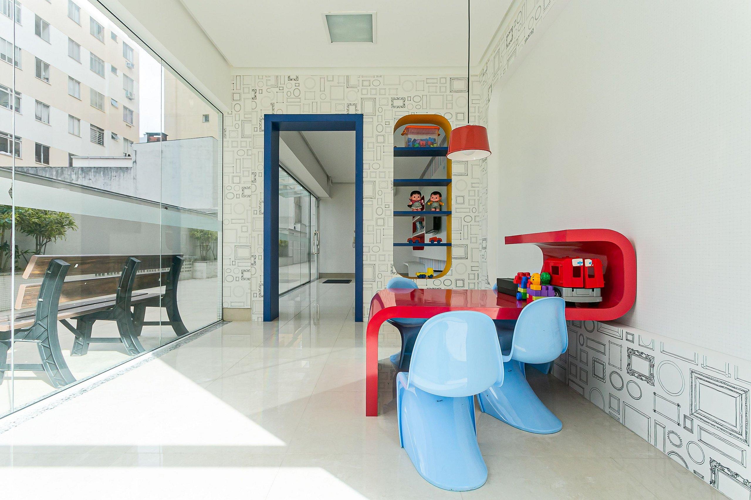 image-housing-carousel