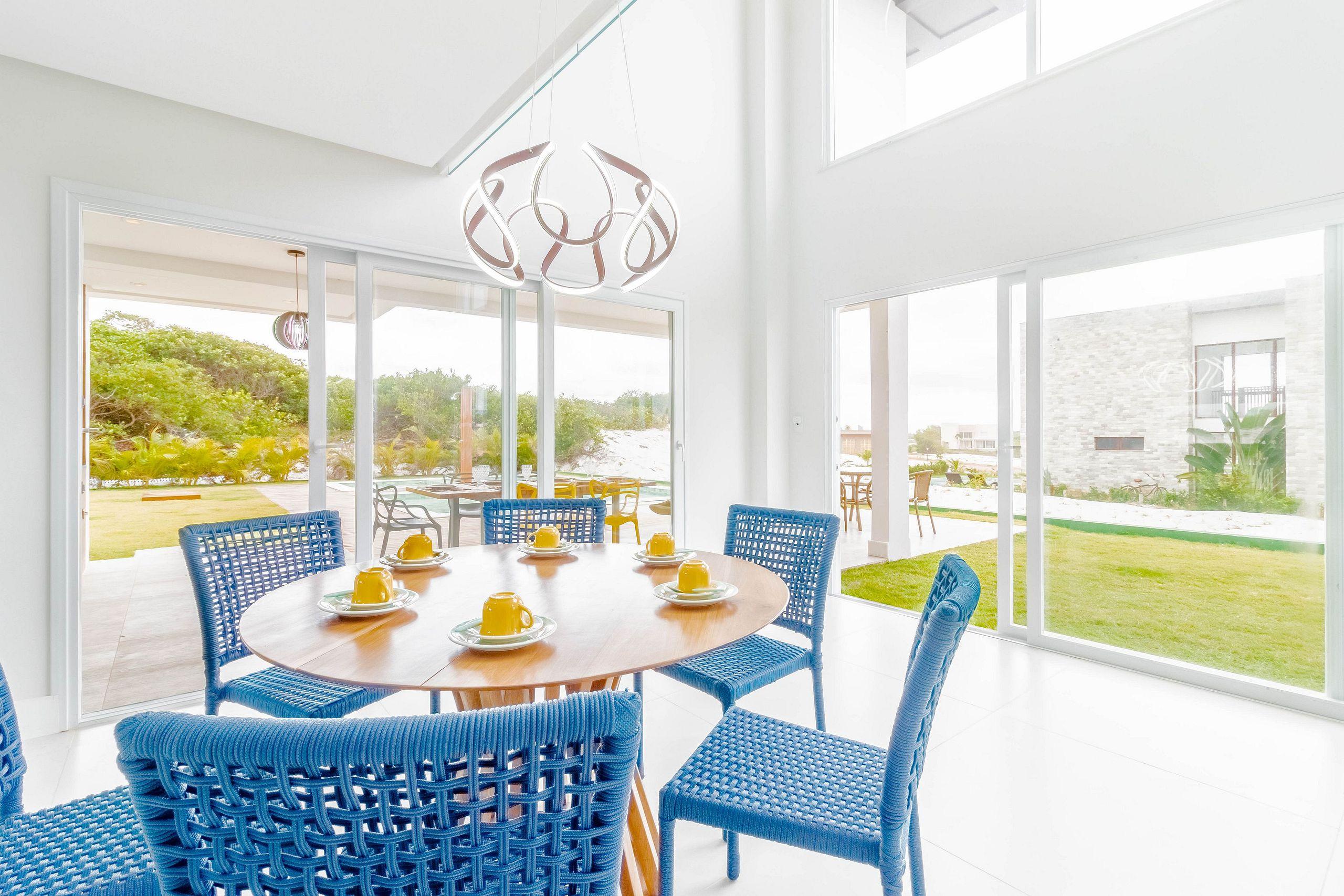 image-housing-carousel