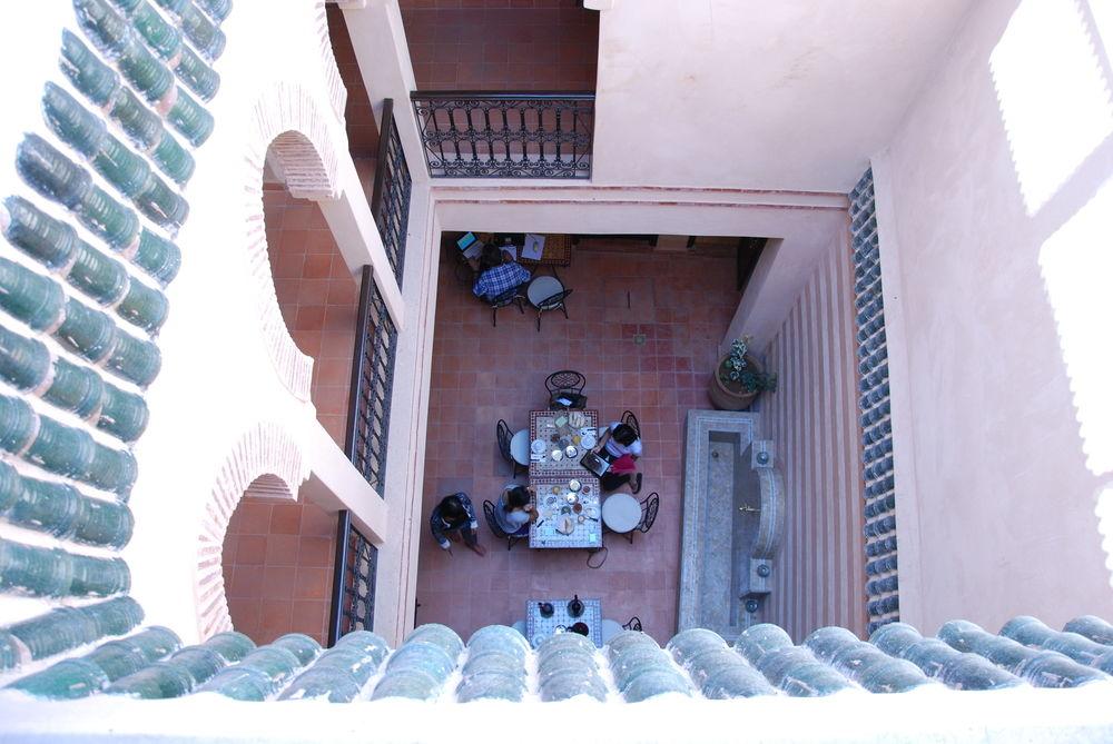 image-housing-carousel