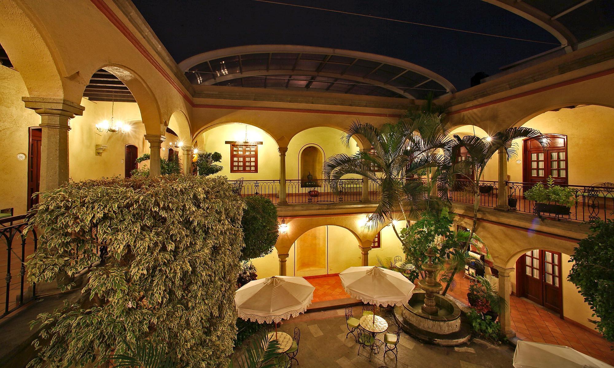 image-housing-carousel