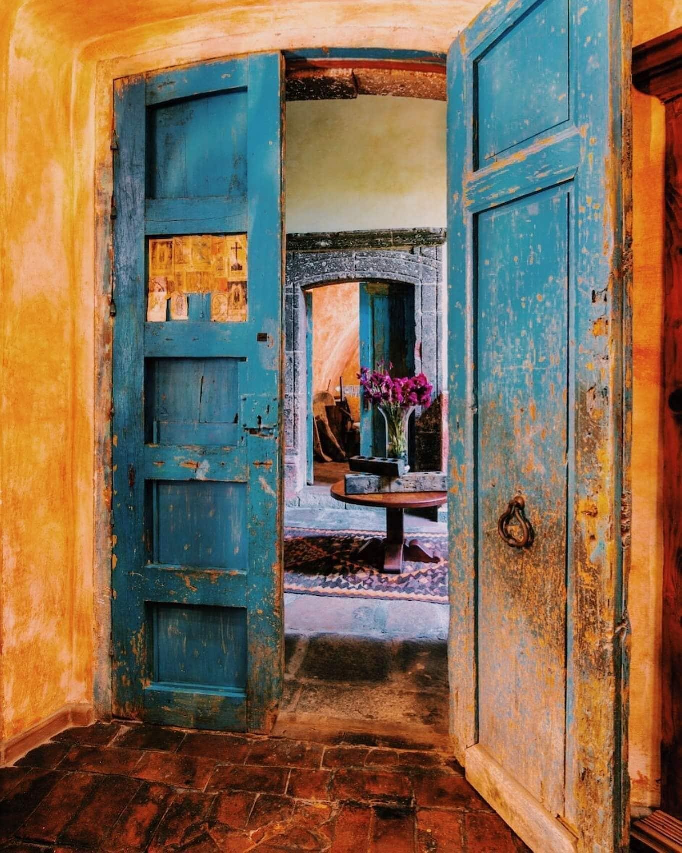 image-housing-carousel