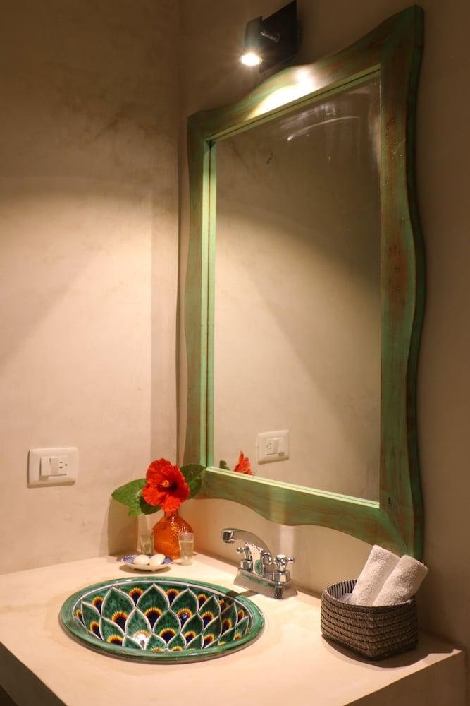 image-housing-carousel