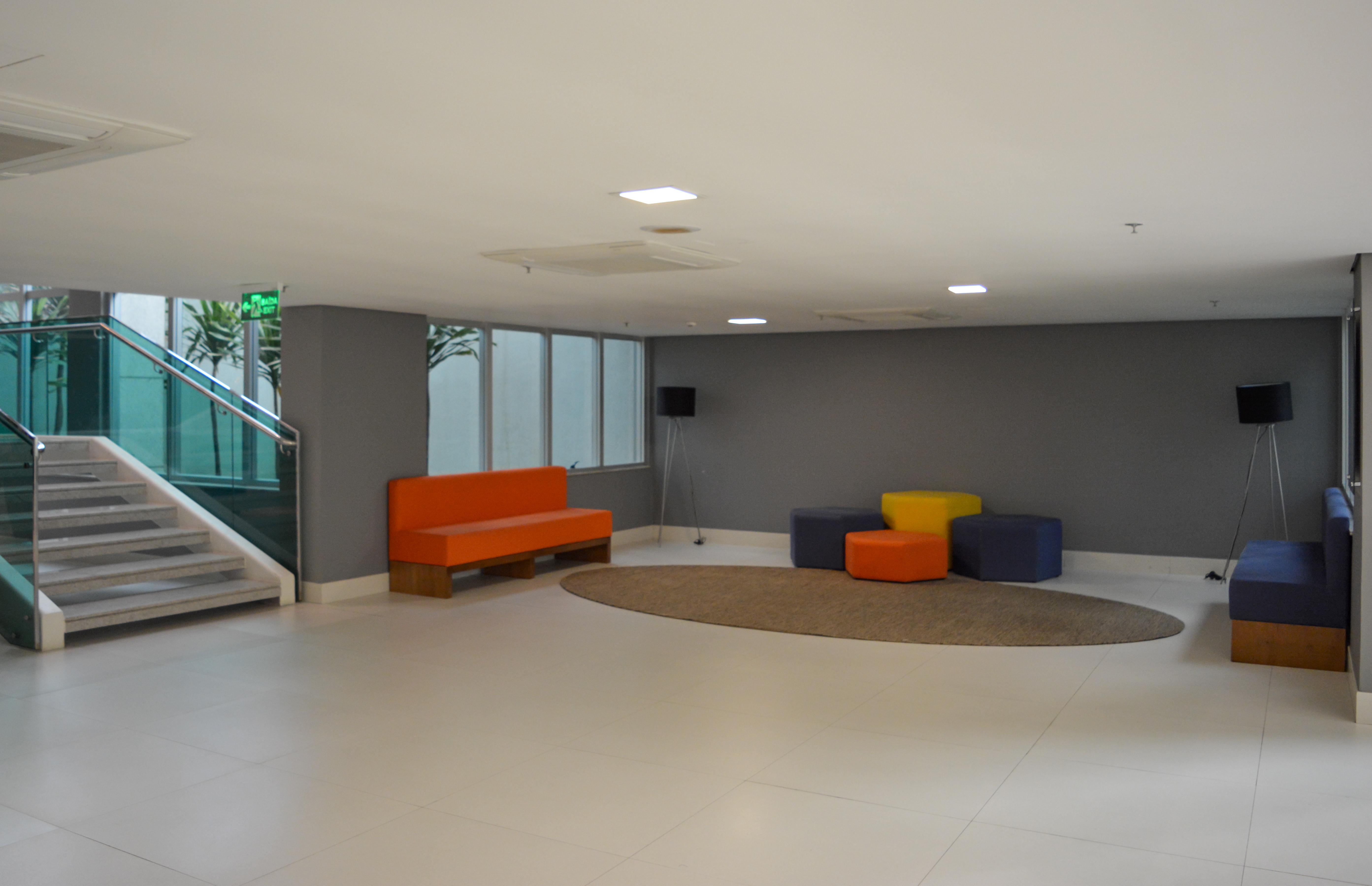 image-housing-carousel