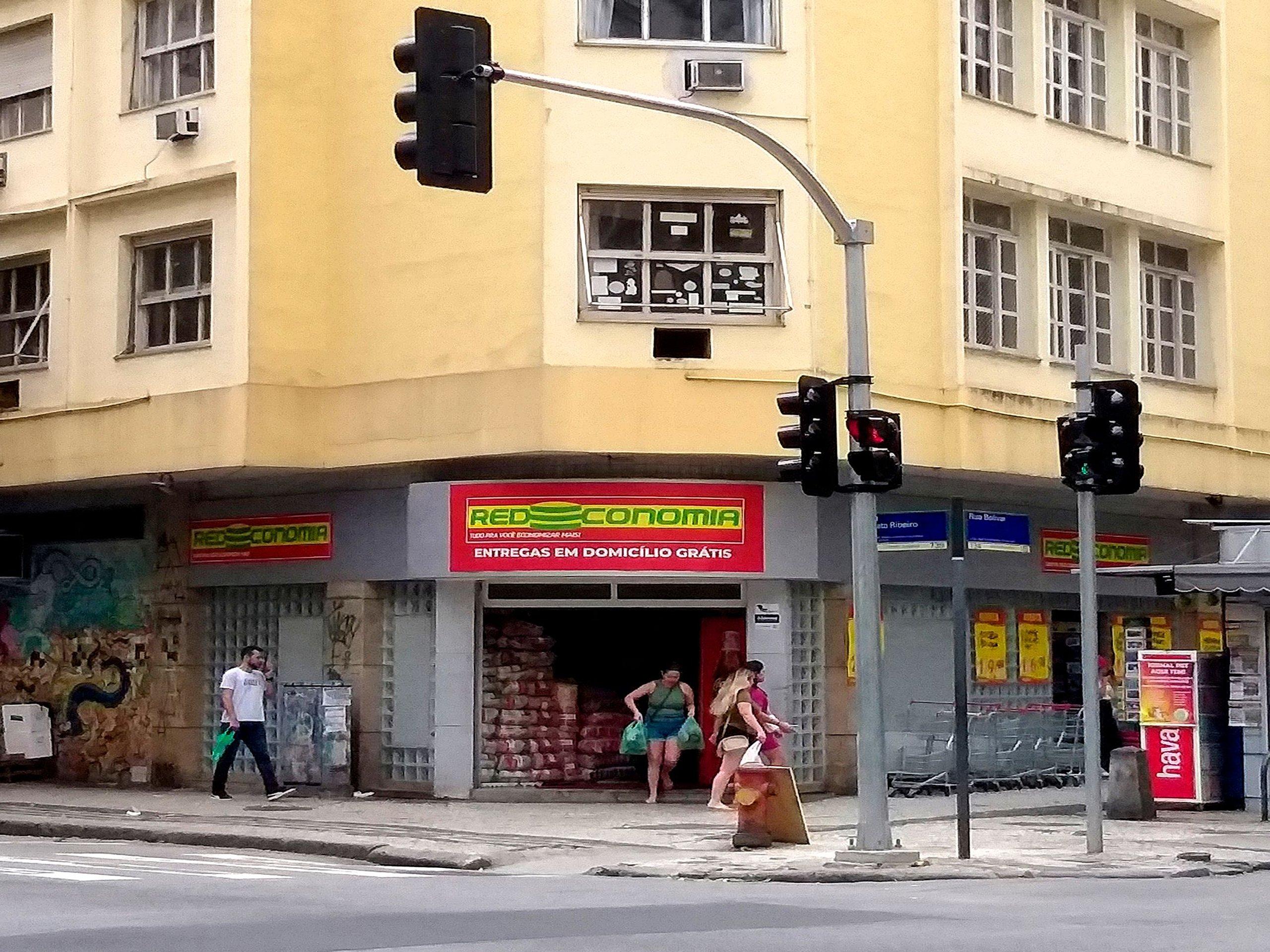 image-housing-carousel